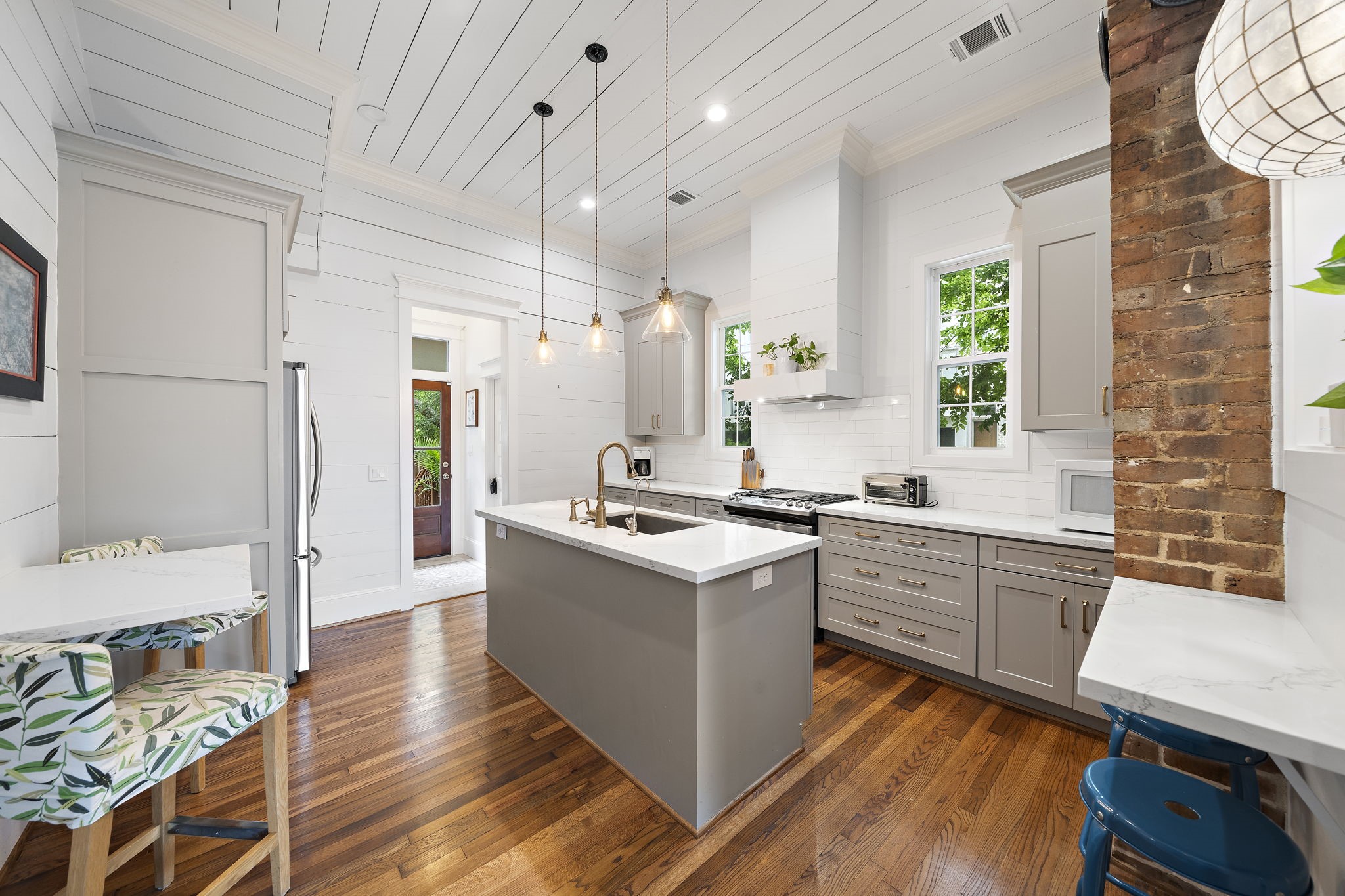 2019 Crockett Street Property Photo 5