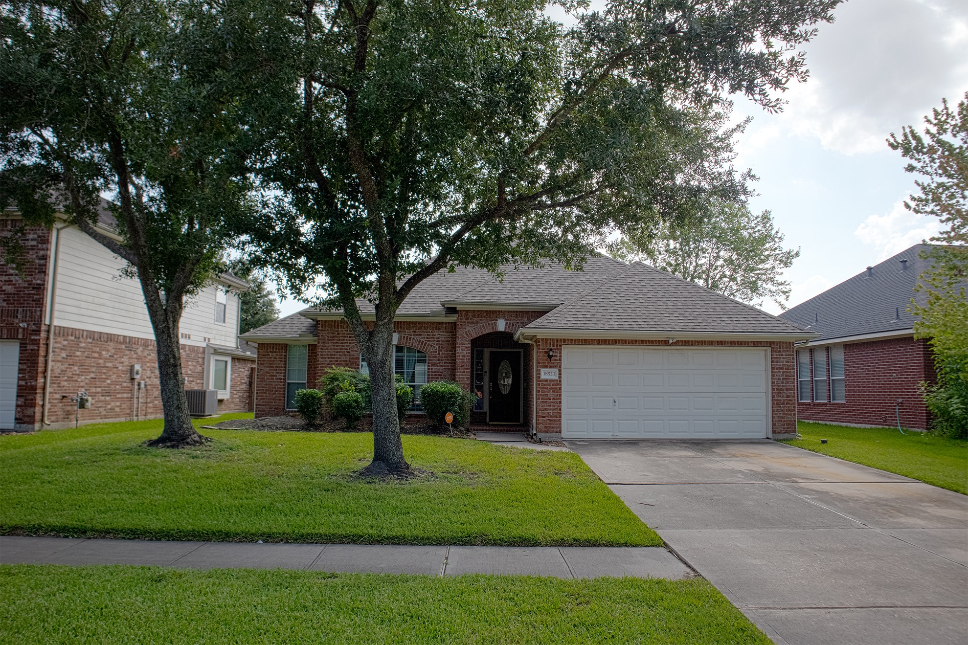 18523 Half Moon Trail Property Photo 1