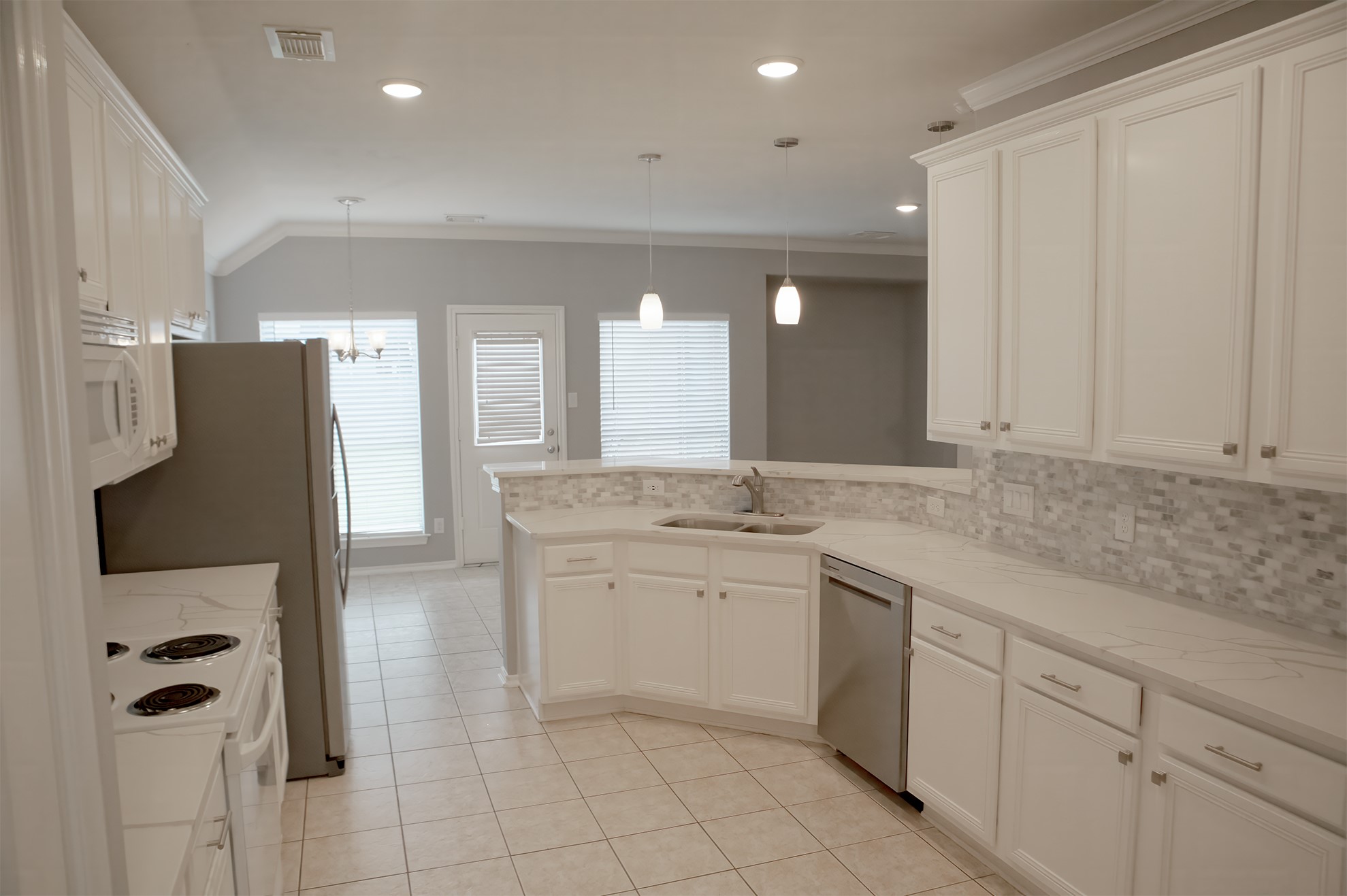 18523 Half Moon Trail Property Photo 6