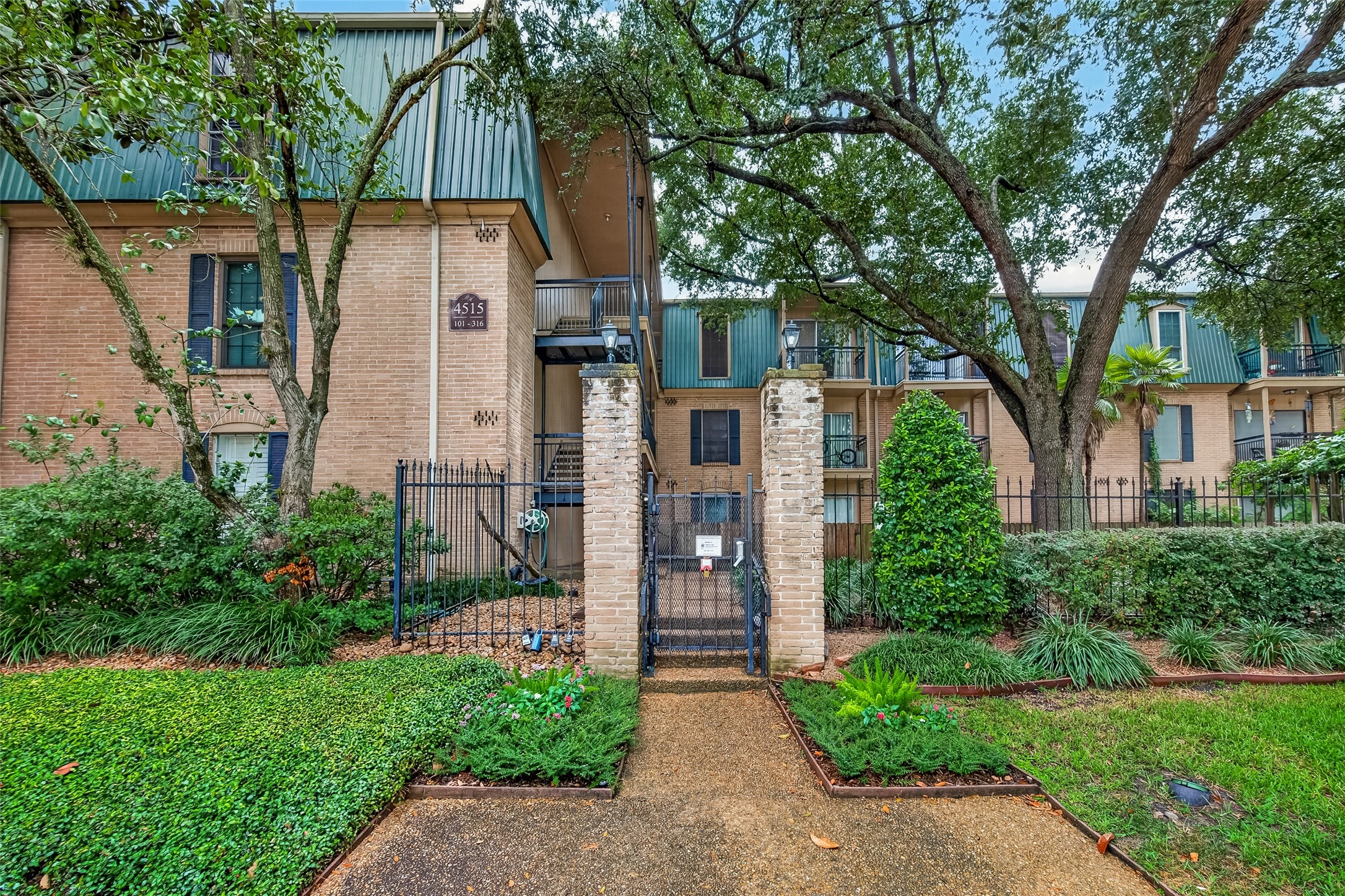 4515 Briar Hollow Place 309 Property Photo 1