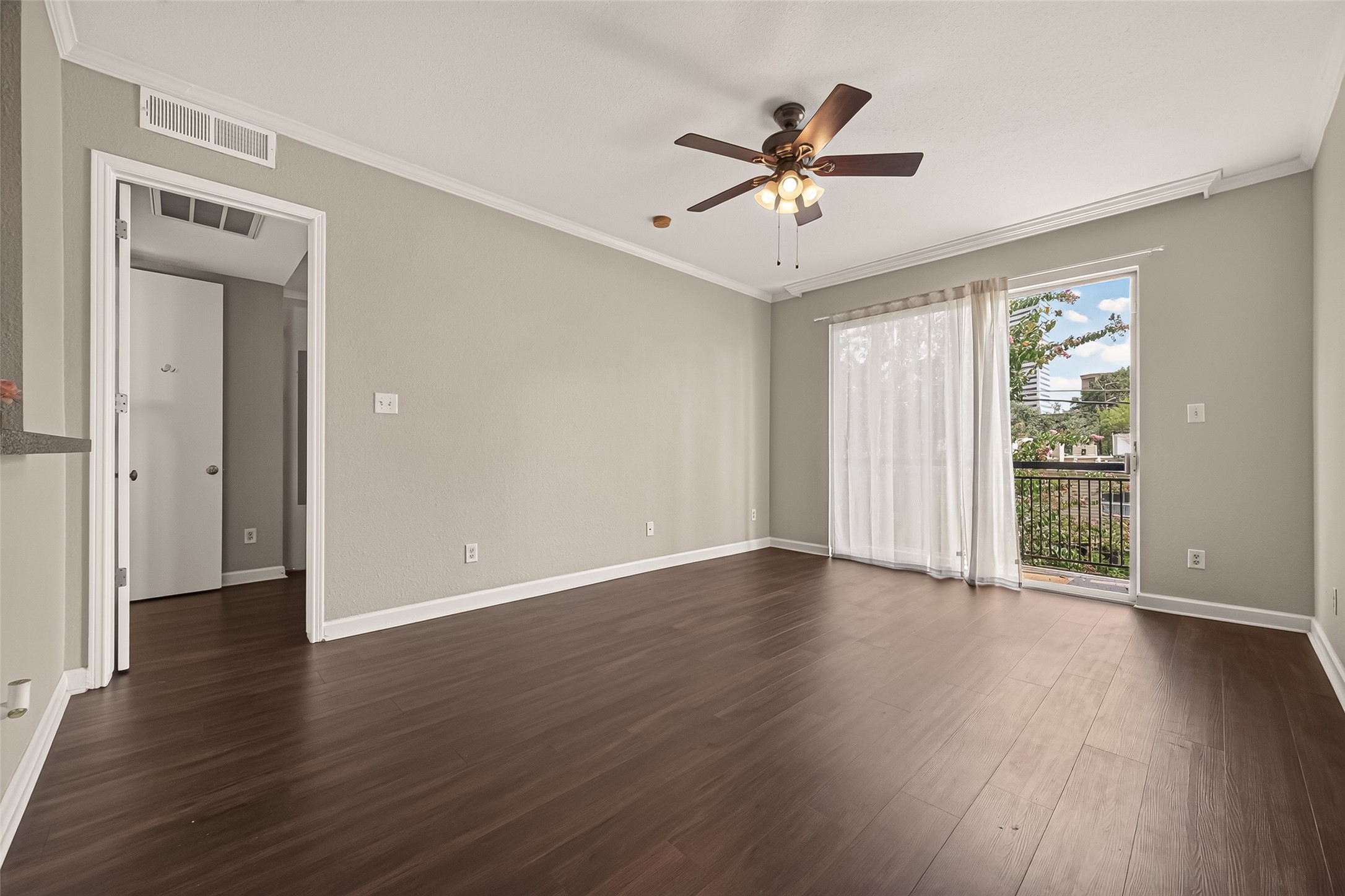 4515 Briar Hollow Place 309 Property Photo 6