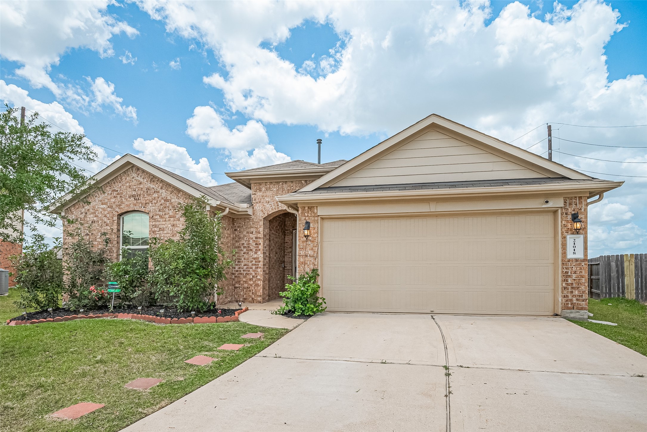 21018 Whitehaven Bluff Trail Property Photo 1