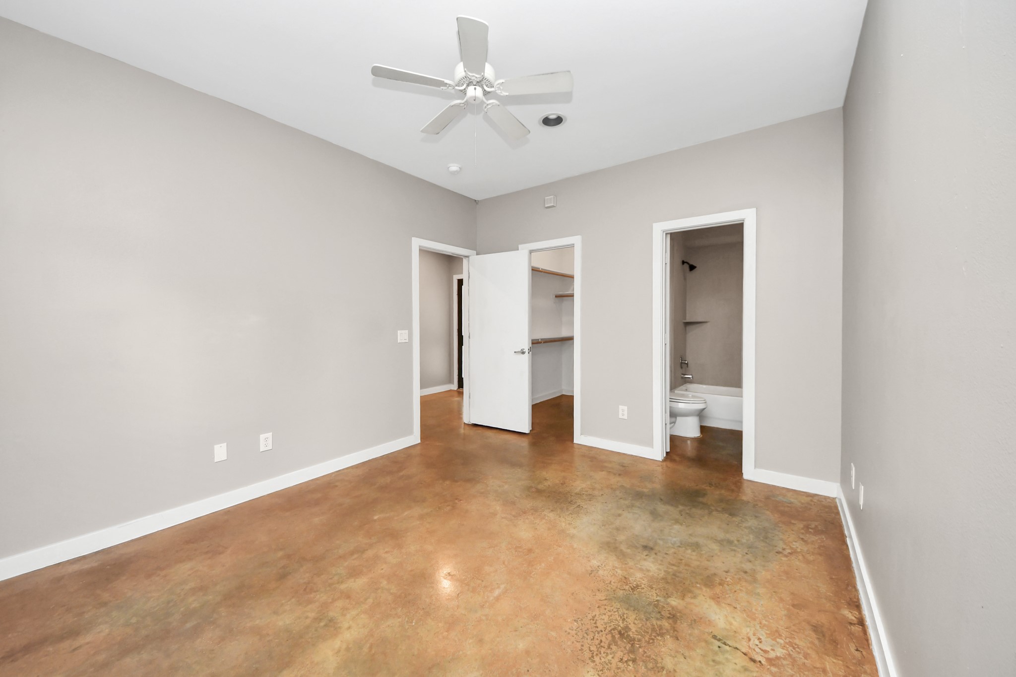 1112 Columbus Street B Property Photo 8