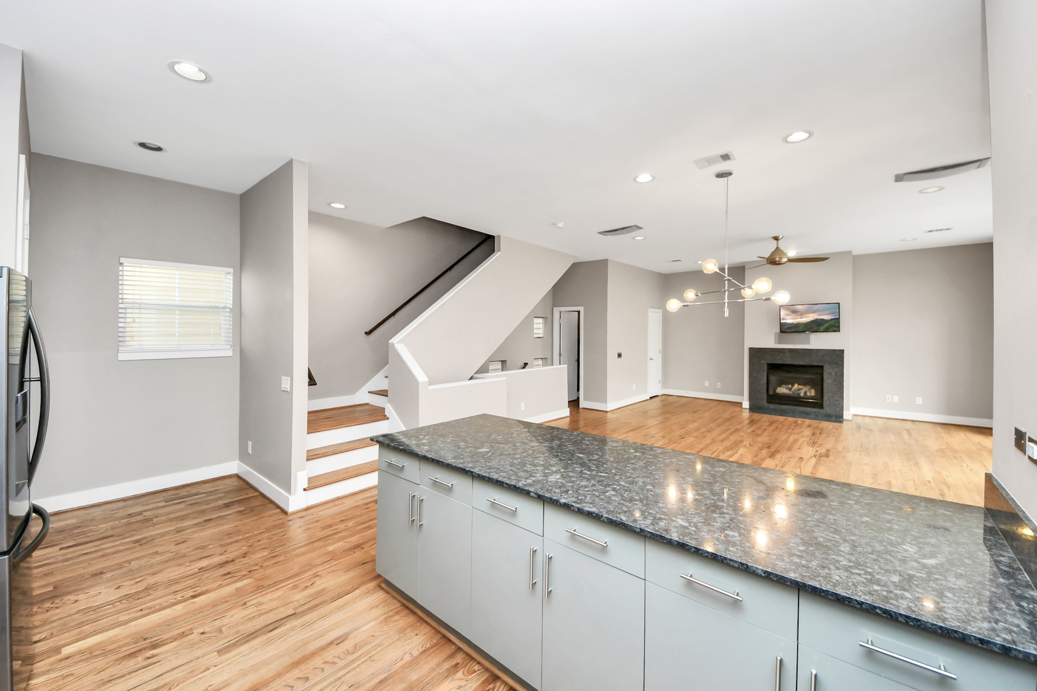 1112 Columbus Street B Property Photo 15