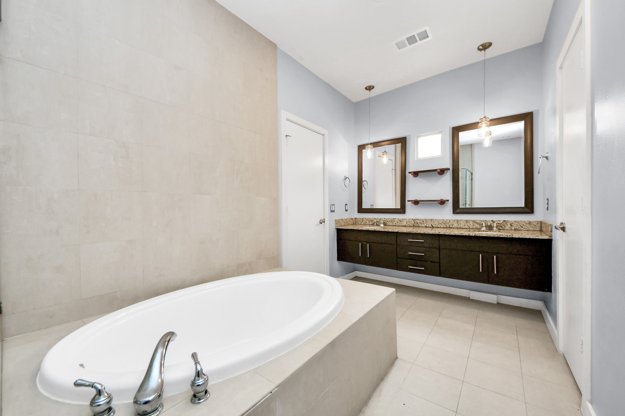 1112 Columbus Street B Property Photo 27