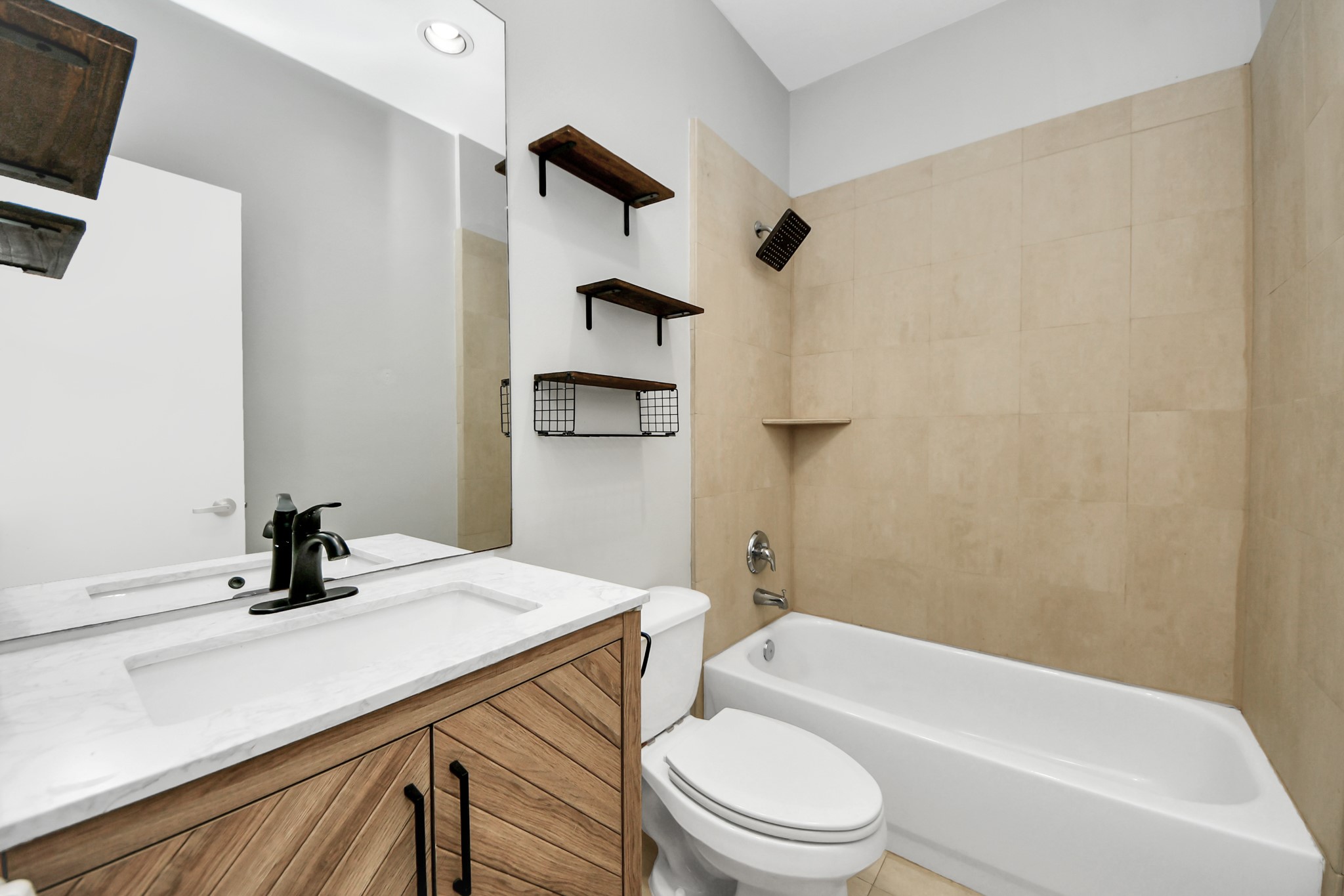 1112 Columbus Street B Property Photo 31