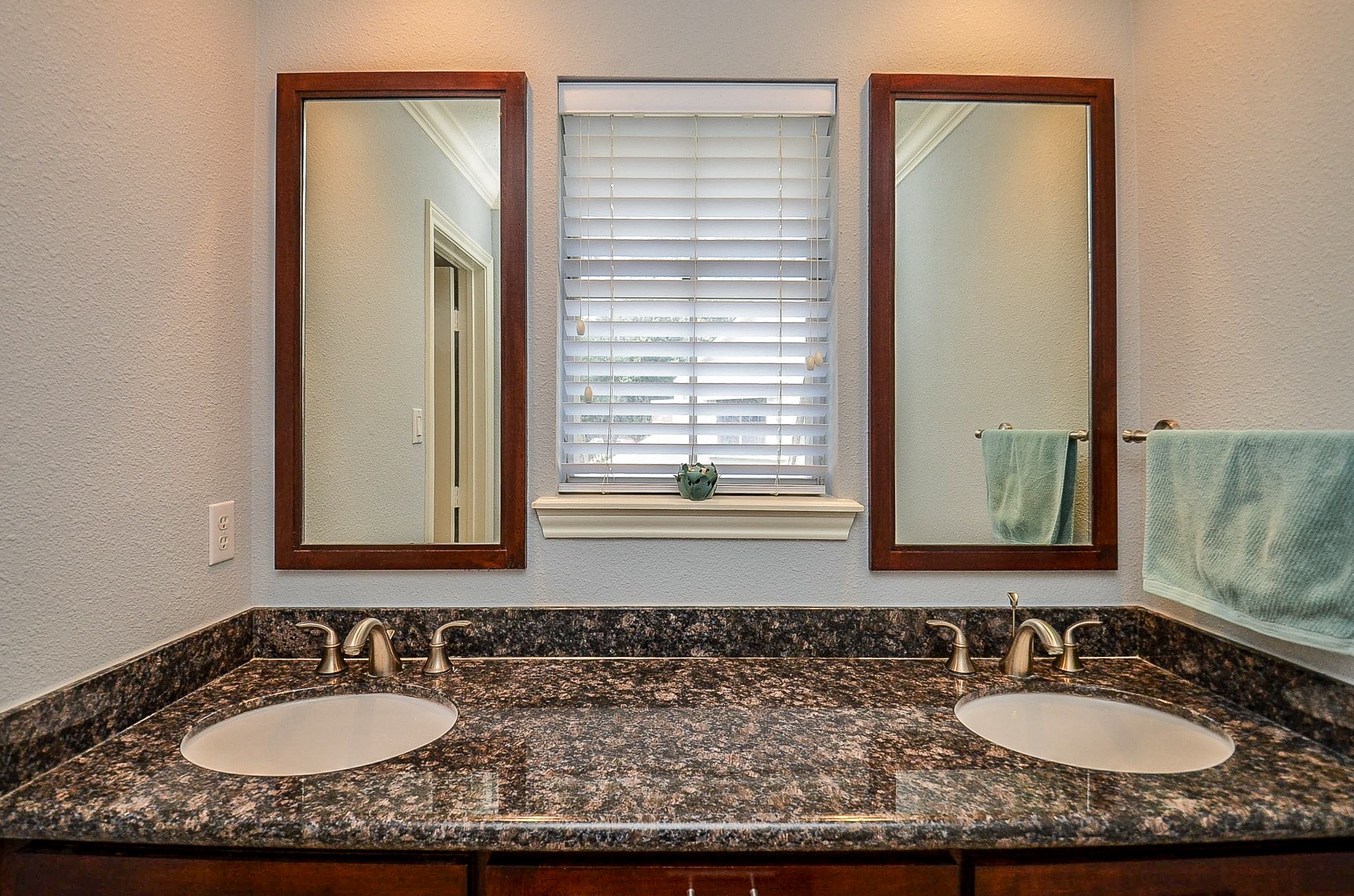 3126 Serene Oak Drive Property Photo 40