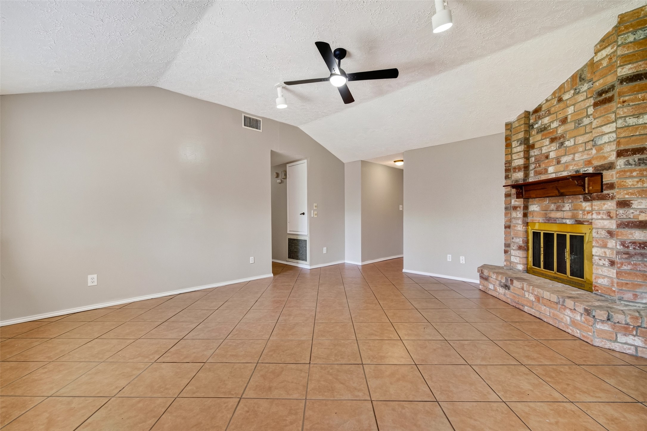 14002 Kathi Lynn Lane Property Photo 5