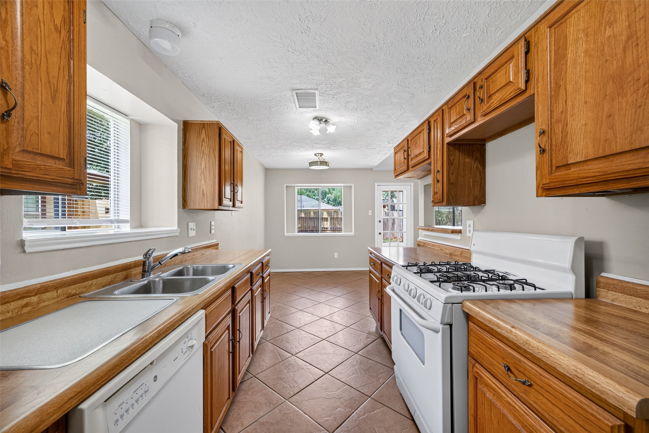 14002 Kathi Lynn Lane Property Photo 23