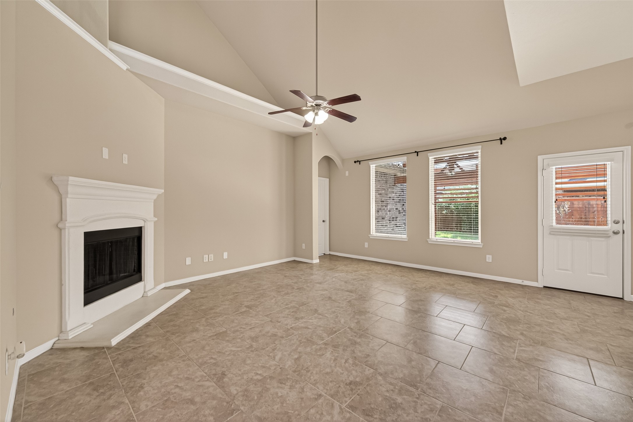 23935 Via Fiore Drive Property Photo 11