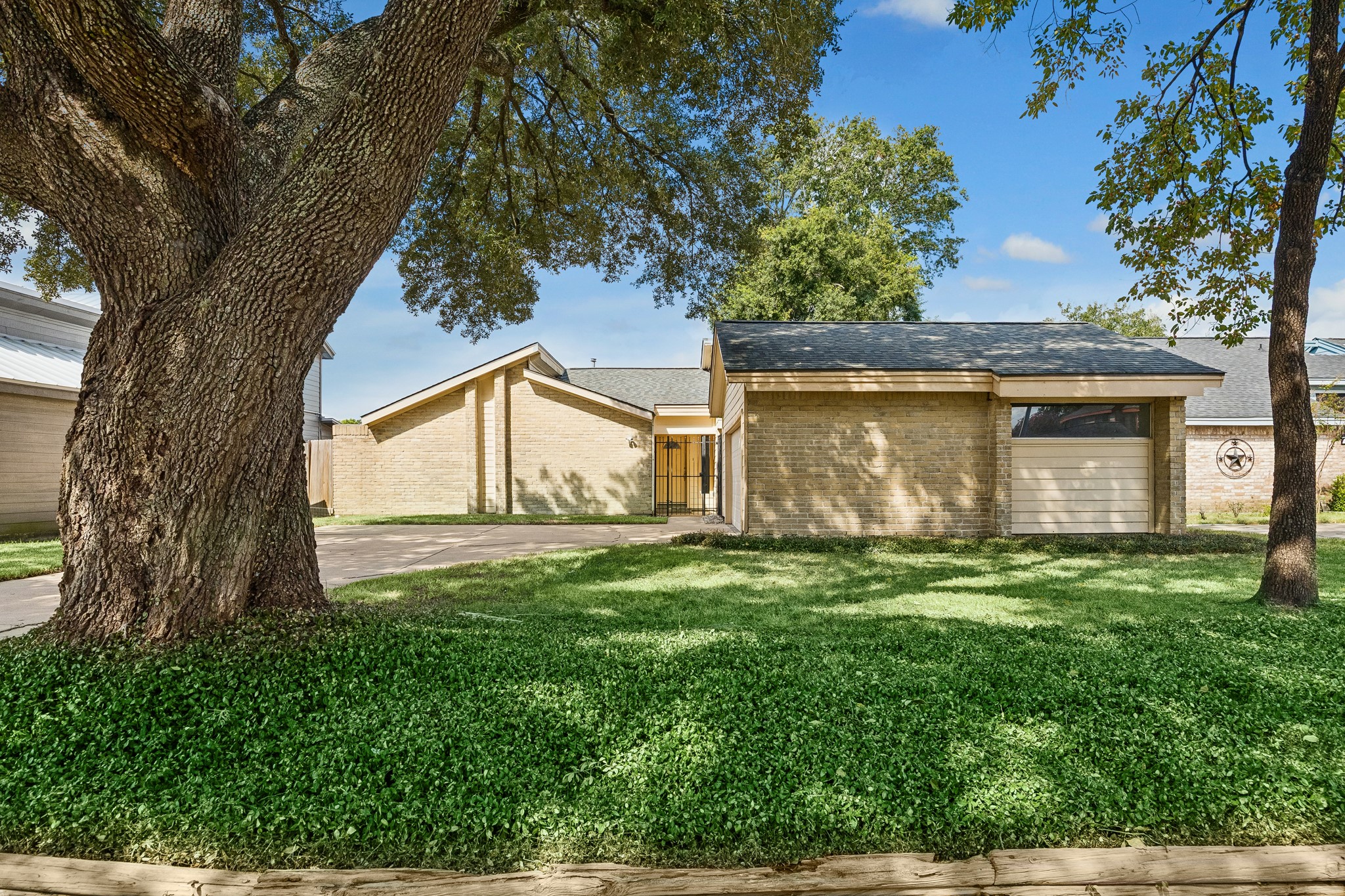 7619 Athlone Drive Property Photo 1