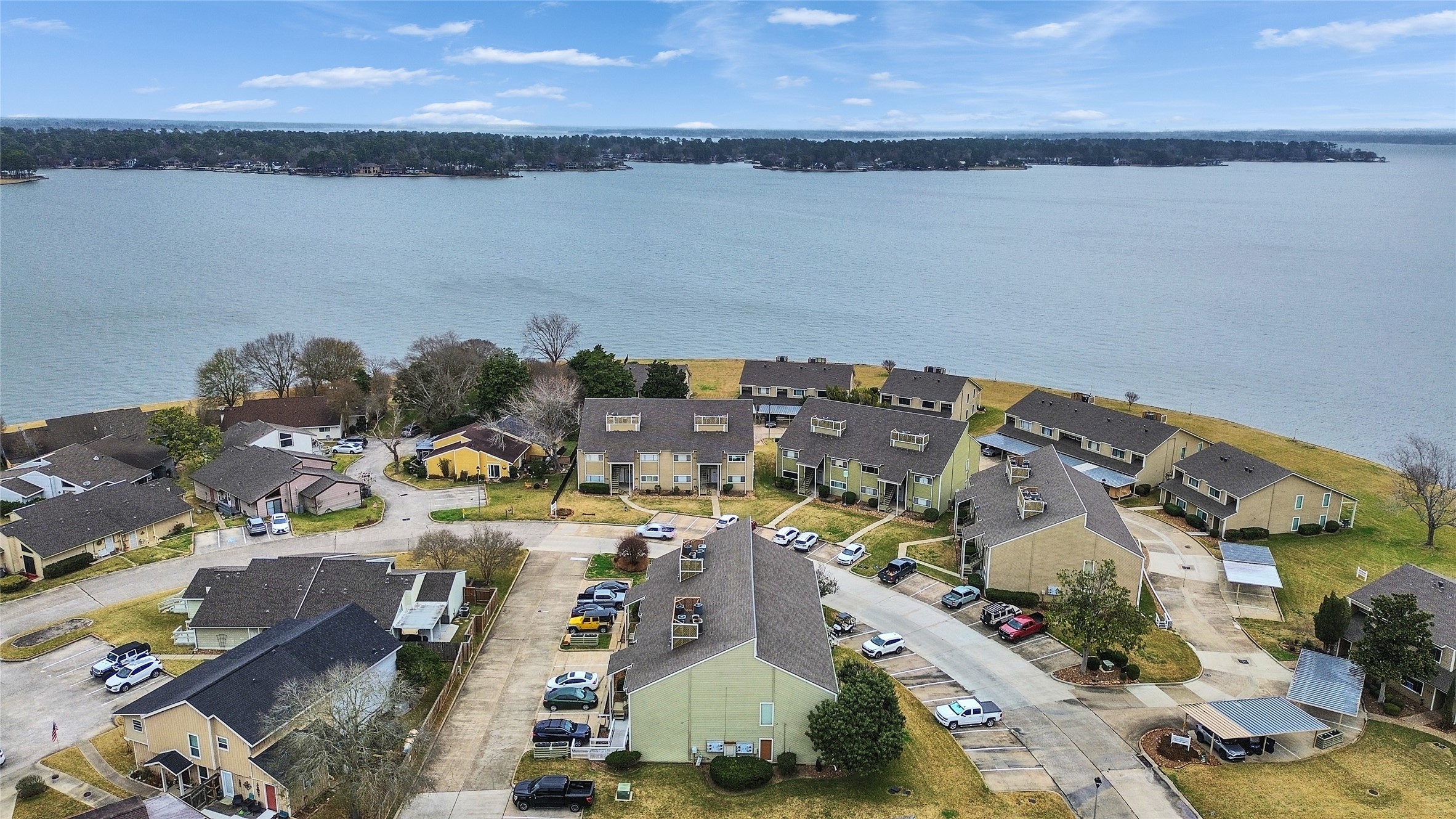 174 April Point Drive S Property Photo 4