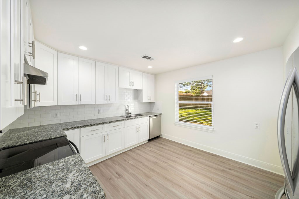 1707 W 43rd Street Property Photo 6