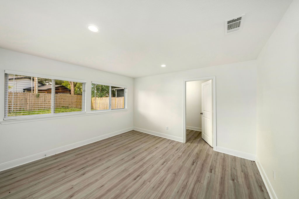 1707 W 43rd Street Property Photo 8