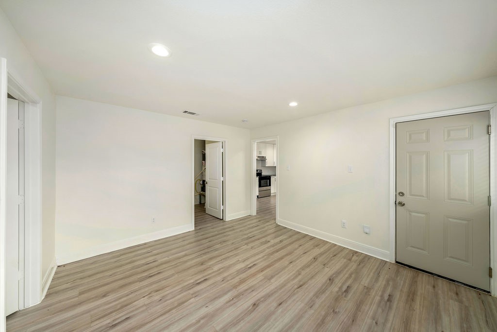 1707 W 43rd Street Property Photo 9