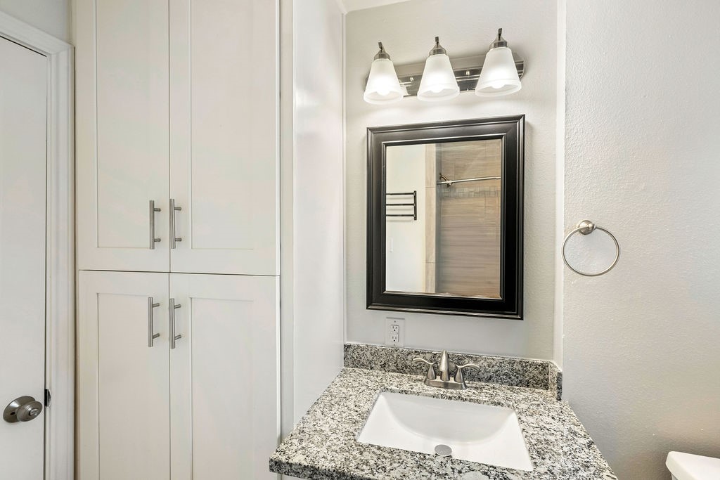 1707 W 43rd Street Property Photo 21
