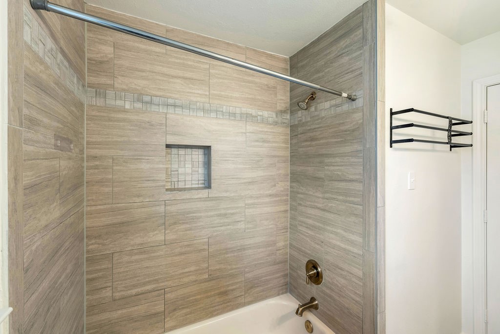 1707 W 43rd Street Property Photo 22