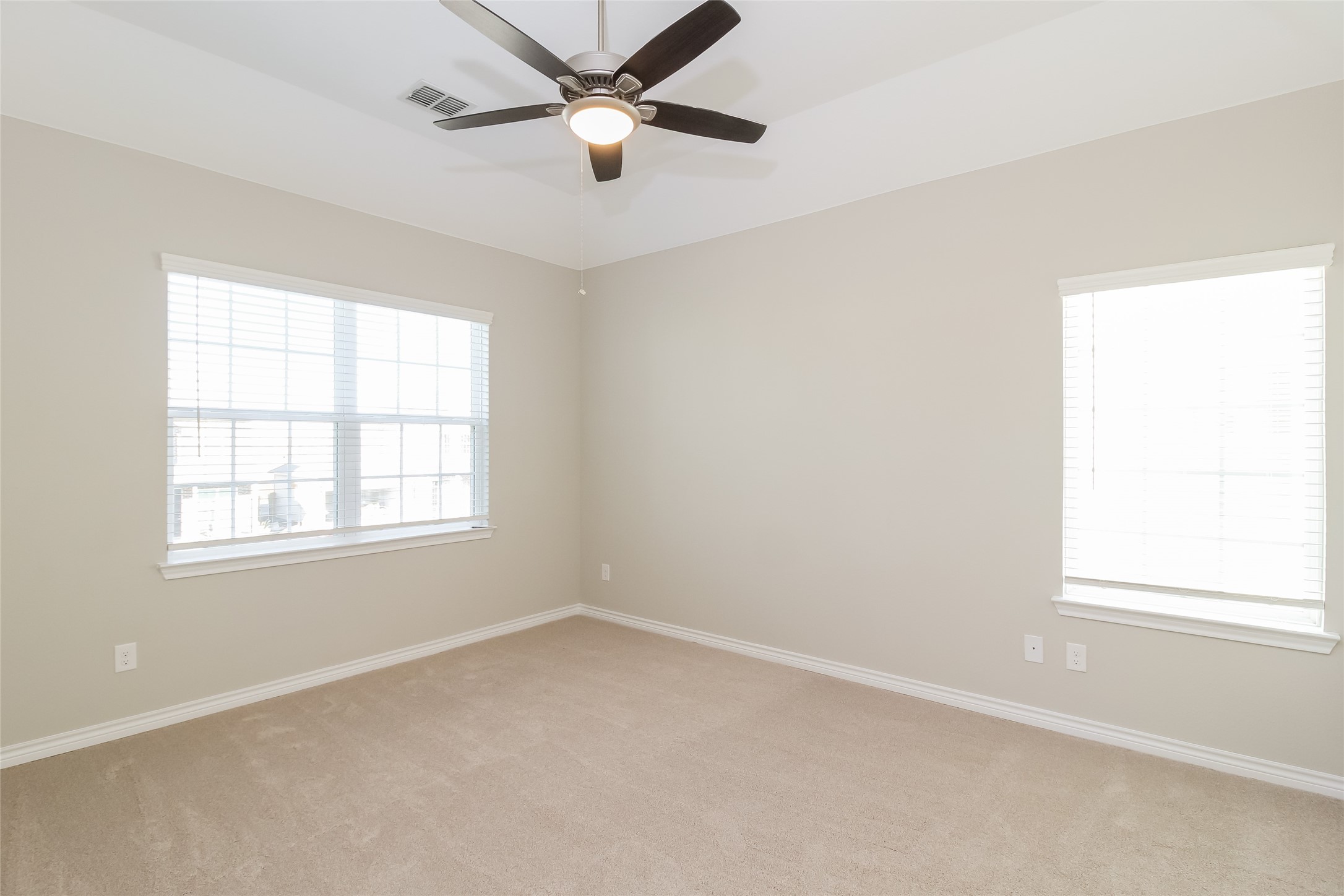 2540 Aurora Lane Property Photo 7