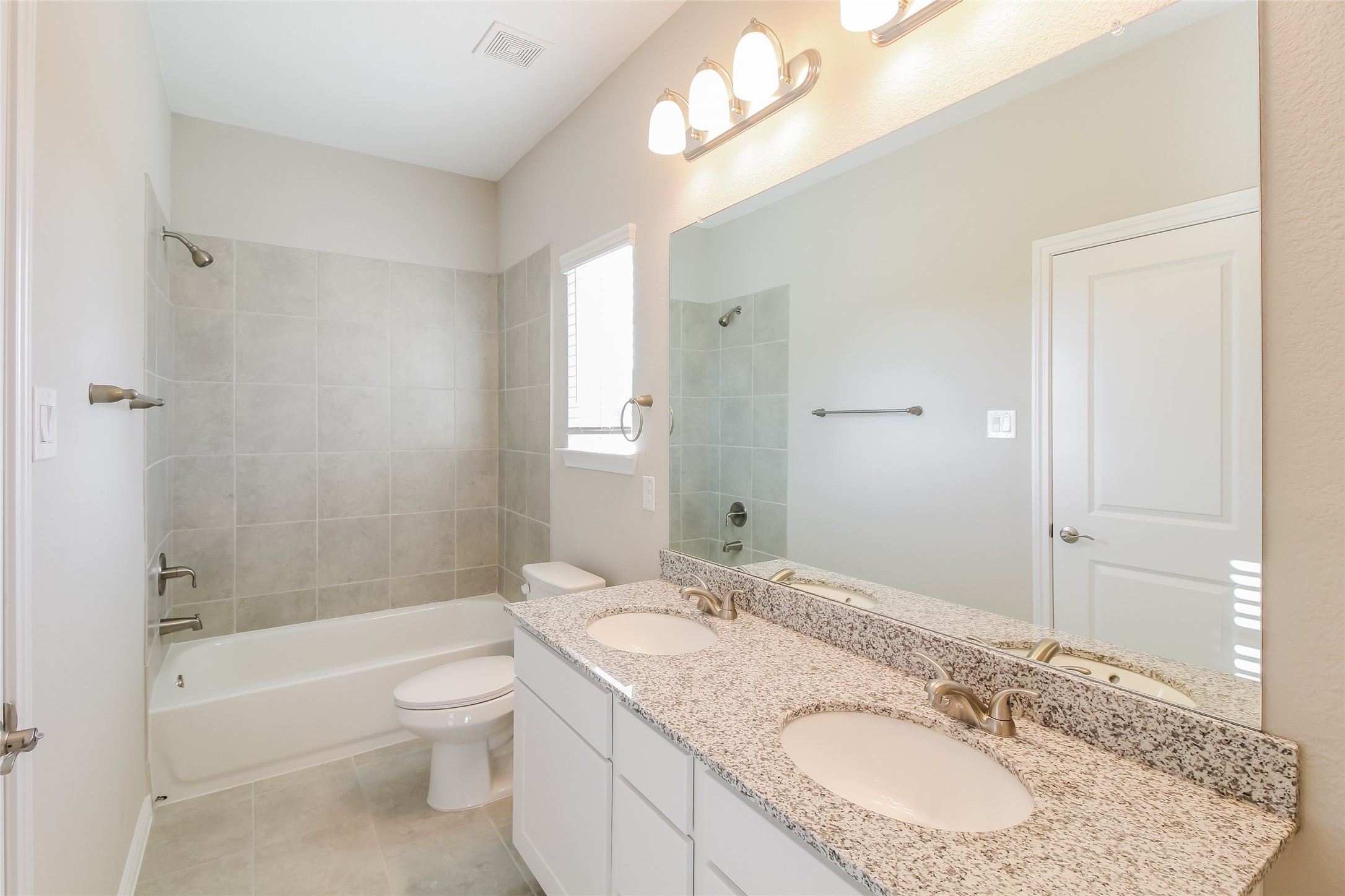 2540 Aurora Lane Property Photo 10