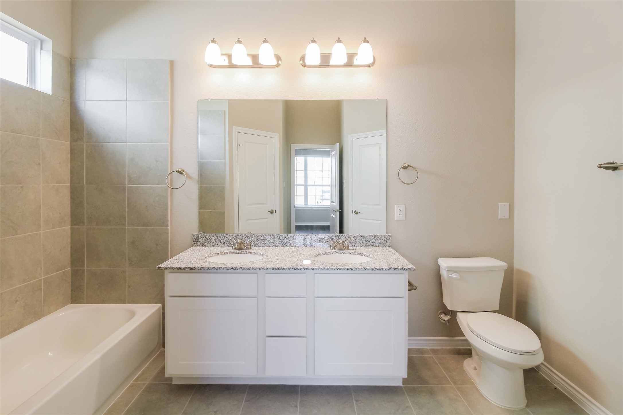 2540 Aurora Lane Property Photo 11