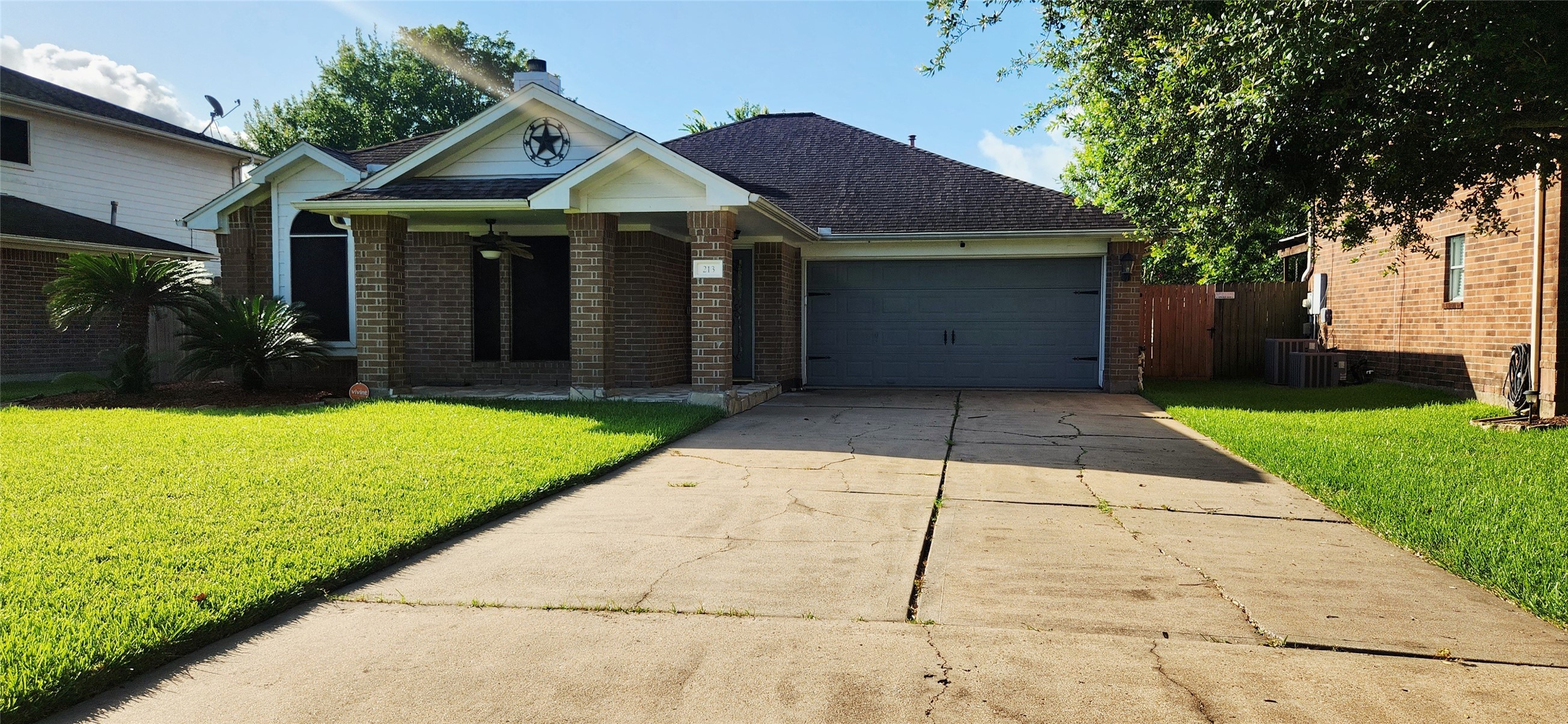 213 Mango Street Property Photo 3