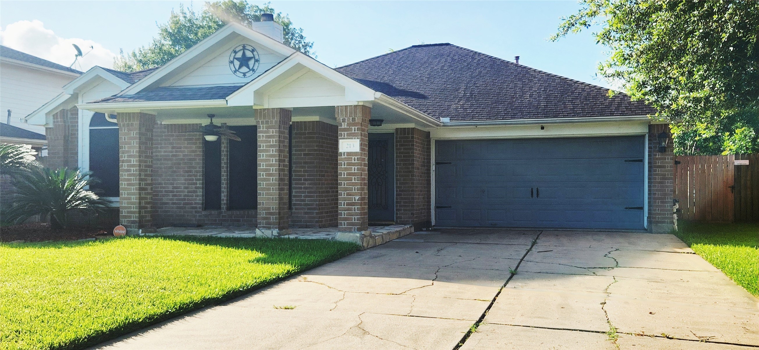 213 Mango Street Property Photo 4