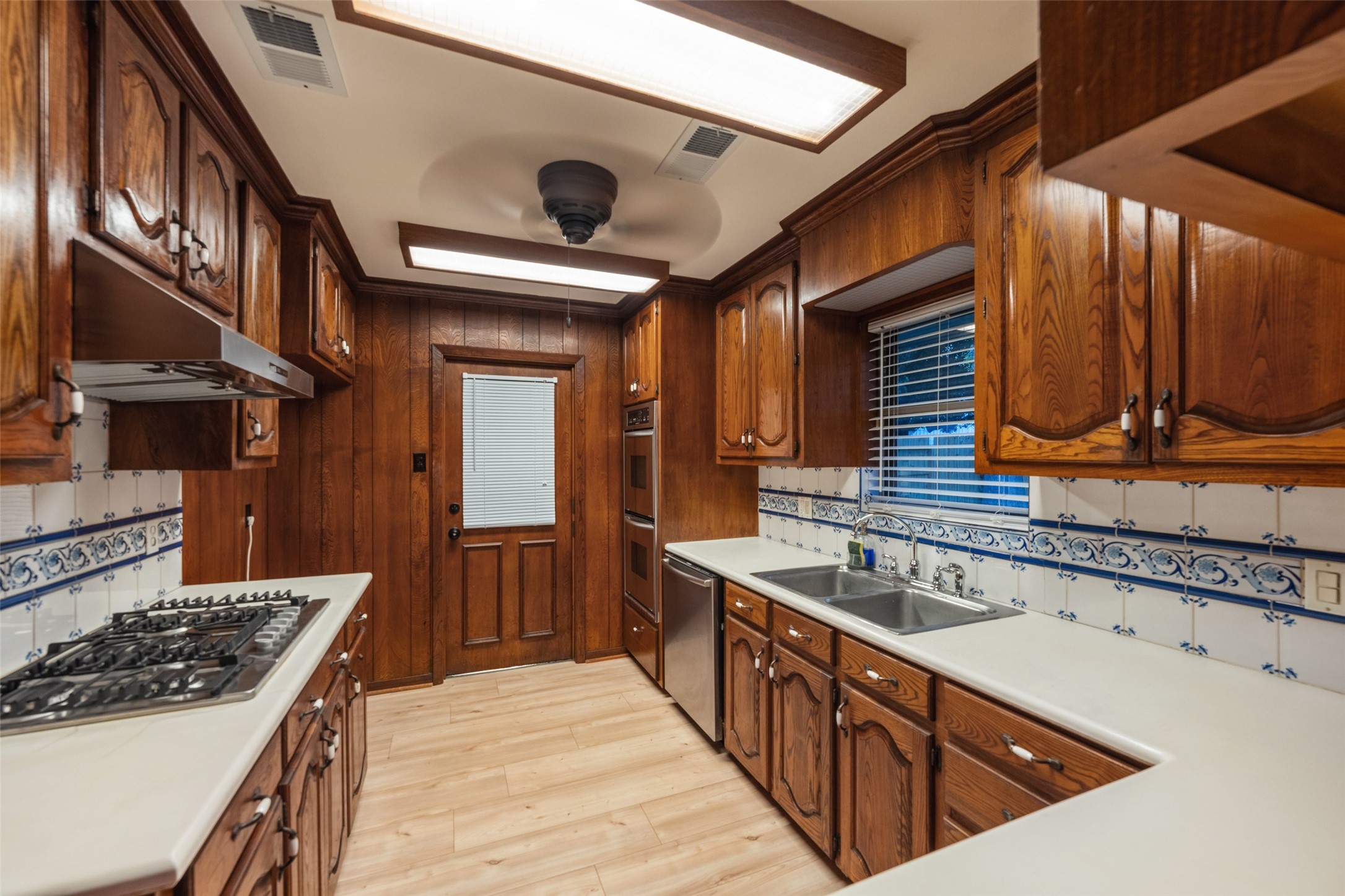 2907 Dewberry Lane Property Photo 5