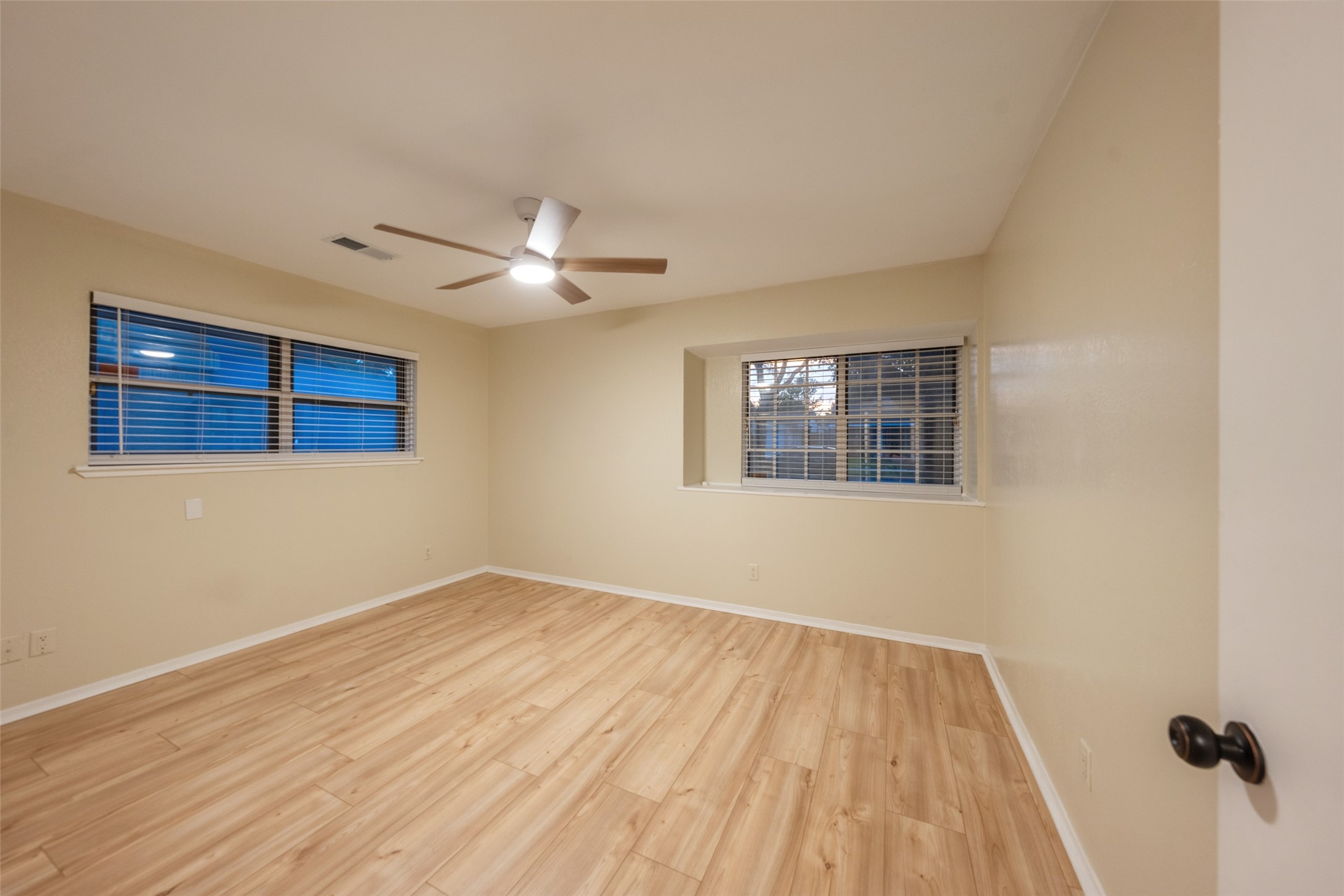 2907 Dewberry Lane Property Photo 11