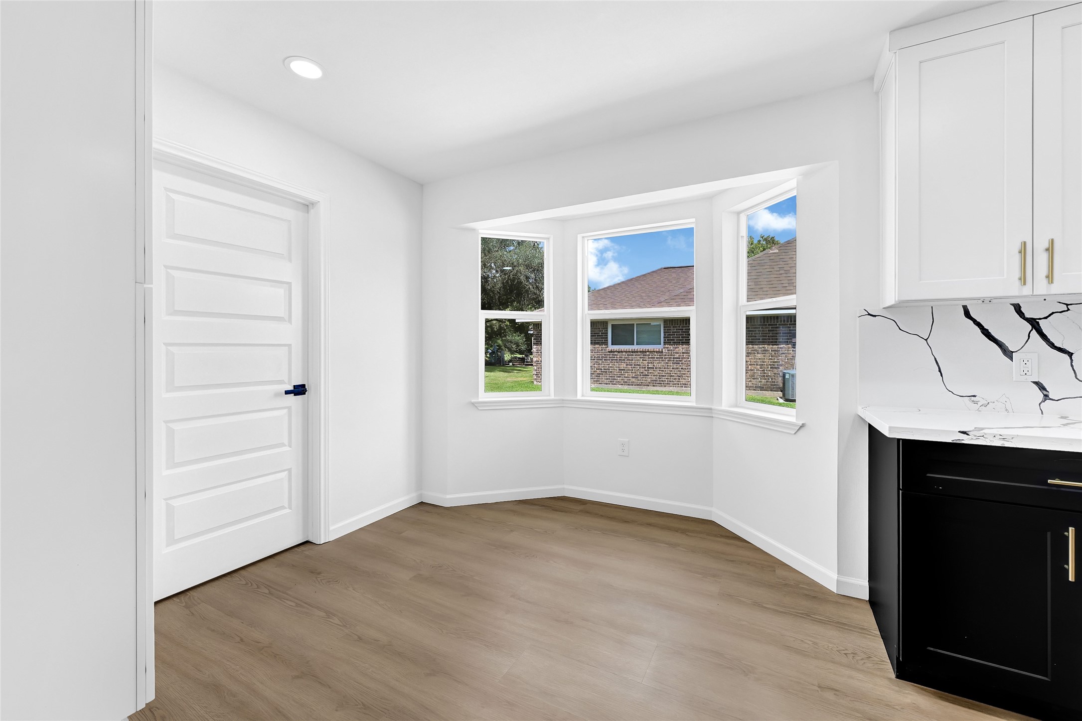 7114 Fox Run Drive Property Photo 11