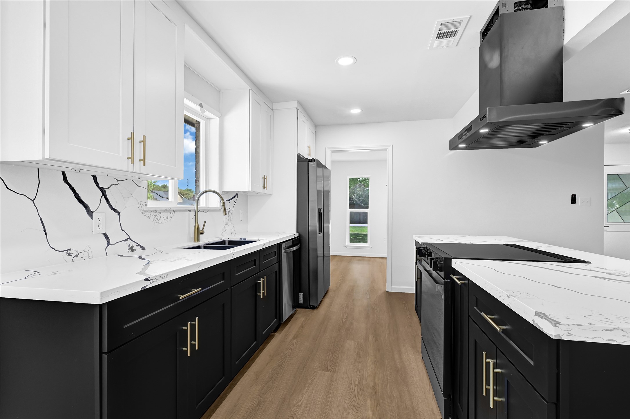 7114 Fox Run Drive Property Photo 12