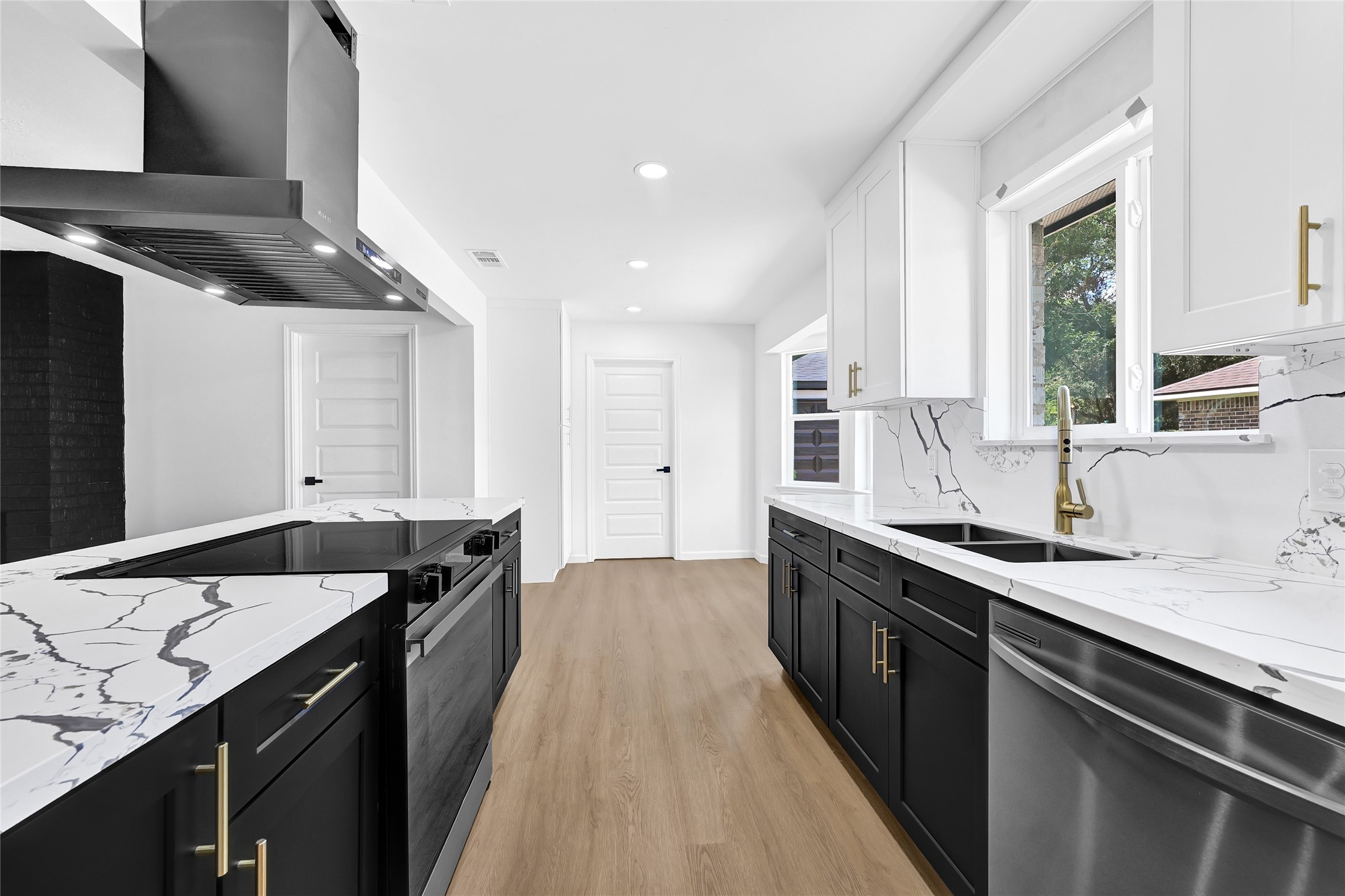 7114 Fox Run Drive Property Photo 13