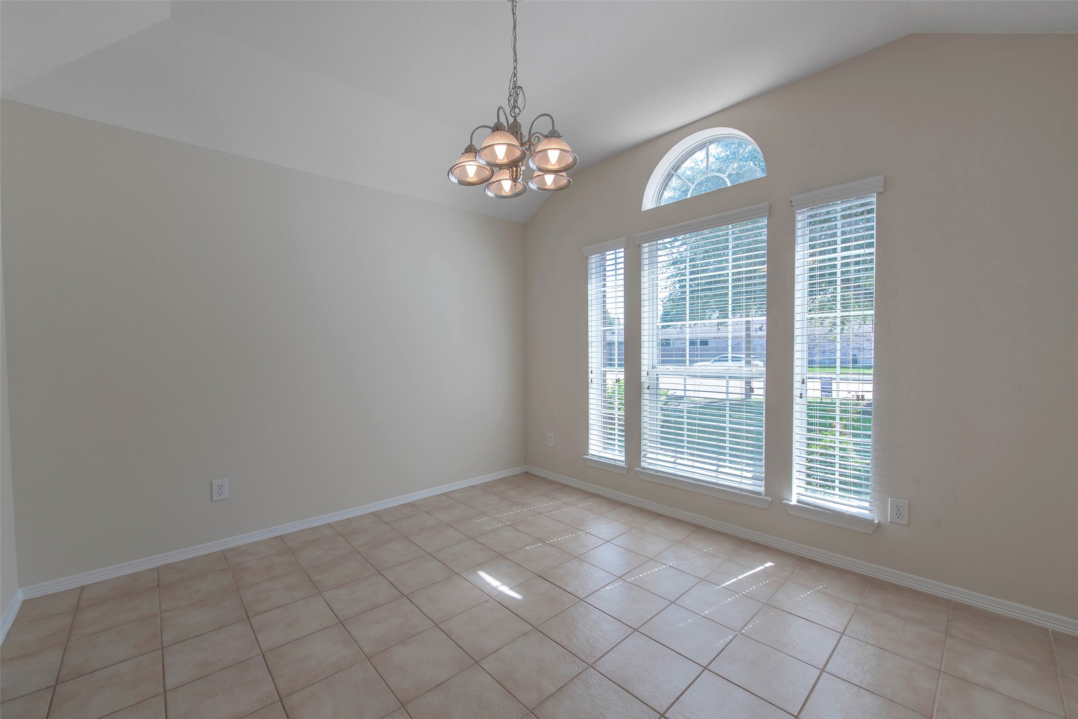 131 Sunset Falls Drive Property Photo 5