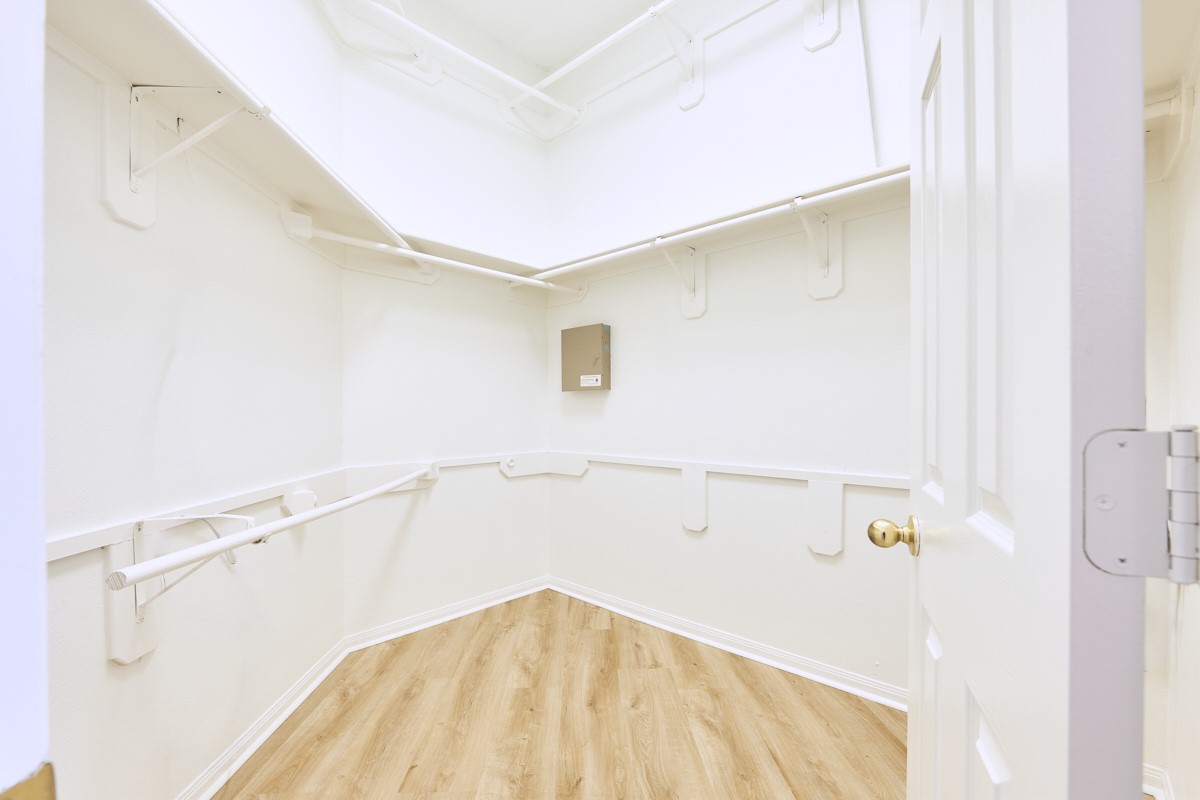 4006 Perry Knoll Court Property Photo 14