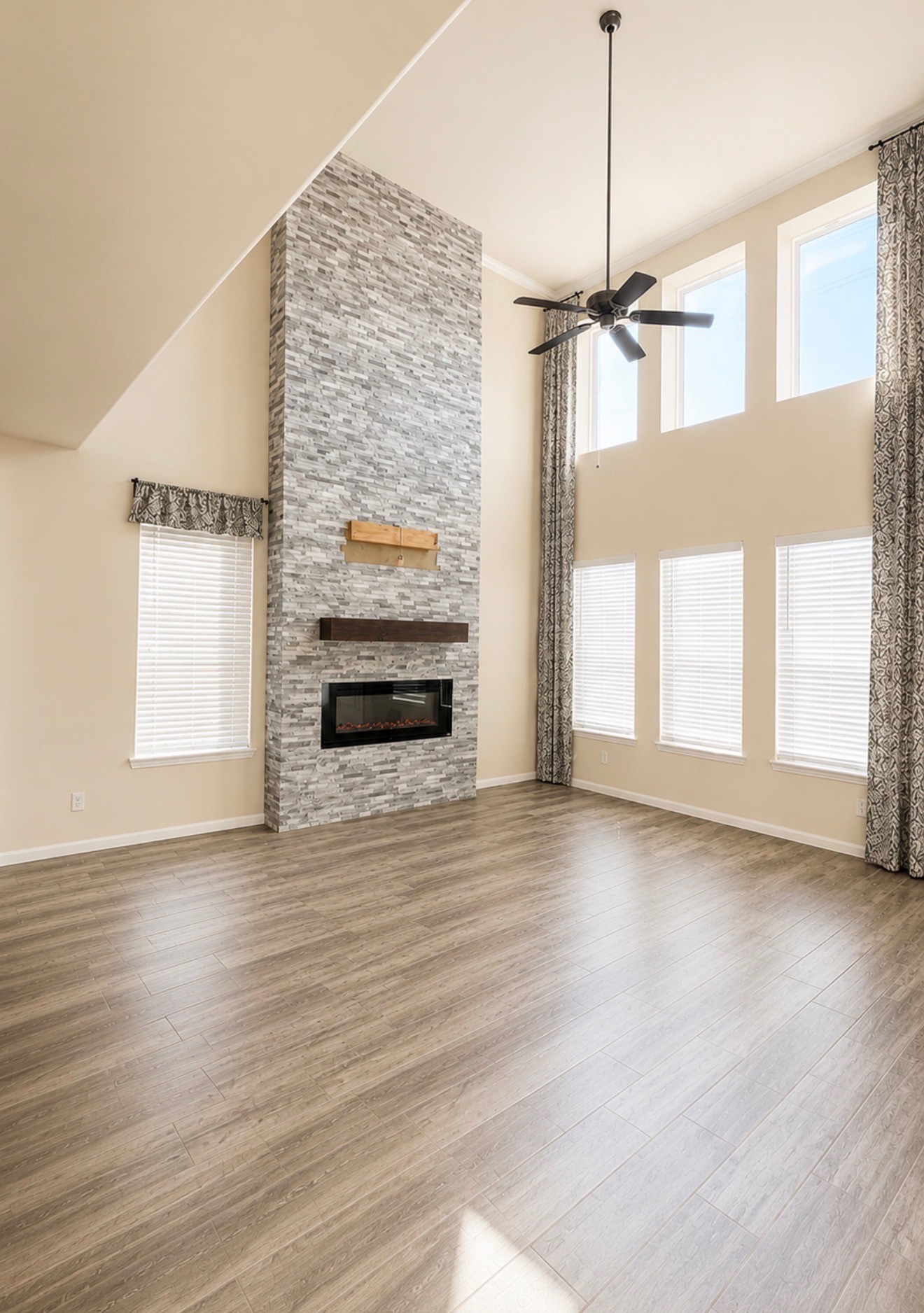 15319 Wyndham Hill Drive Property Photo 4