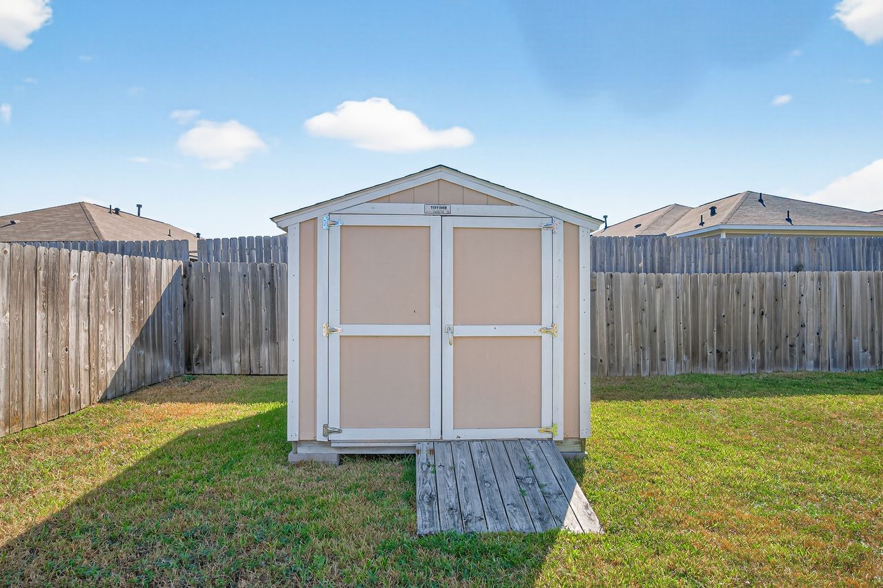 25818 Balsamwood Drive Property Photo 33