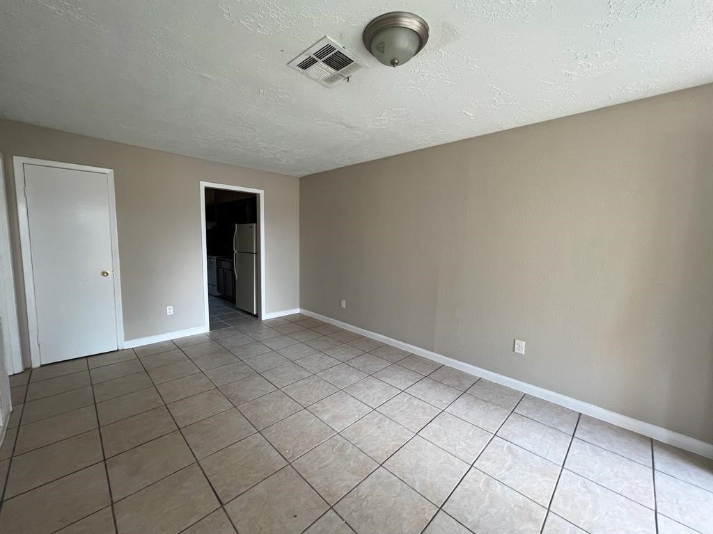 6736 W Fuqua Drive Property Photo 3
