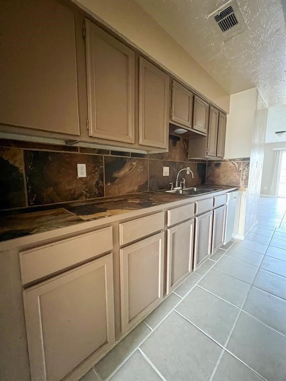 6736 W Fuqua Drive Property Photo 4