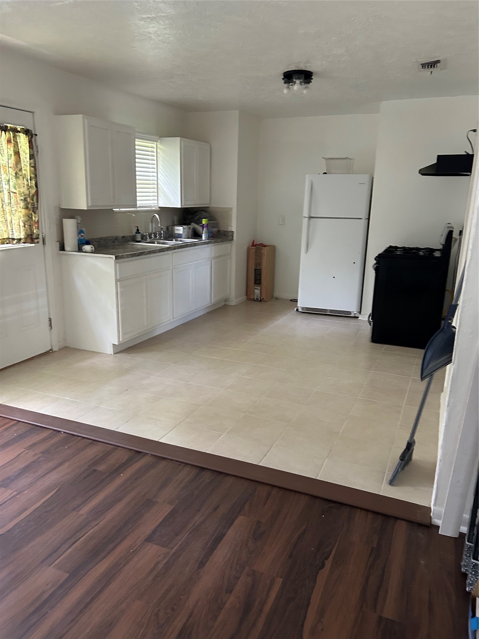 5522 Thrush Drive Property Photo 4