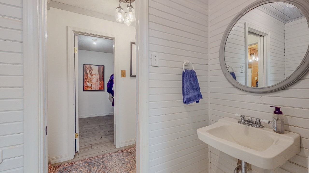 901 Casey Street Property Photo 17