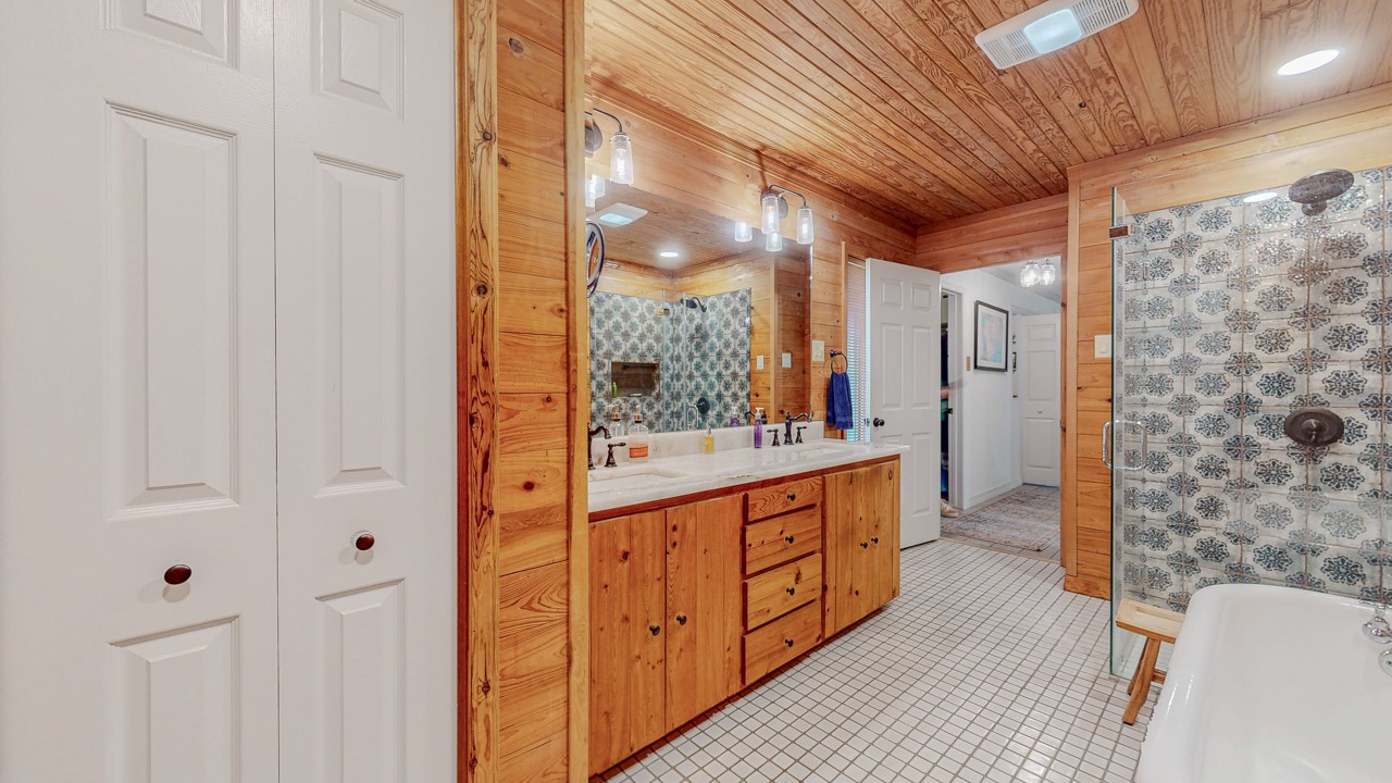 901 Casey Street Property Photo 23