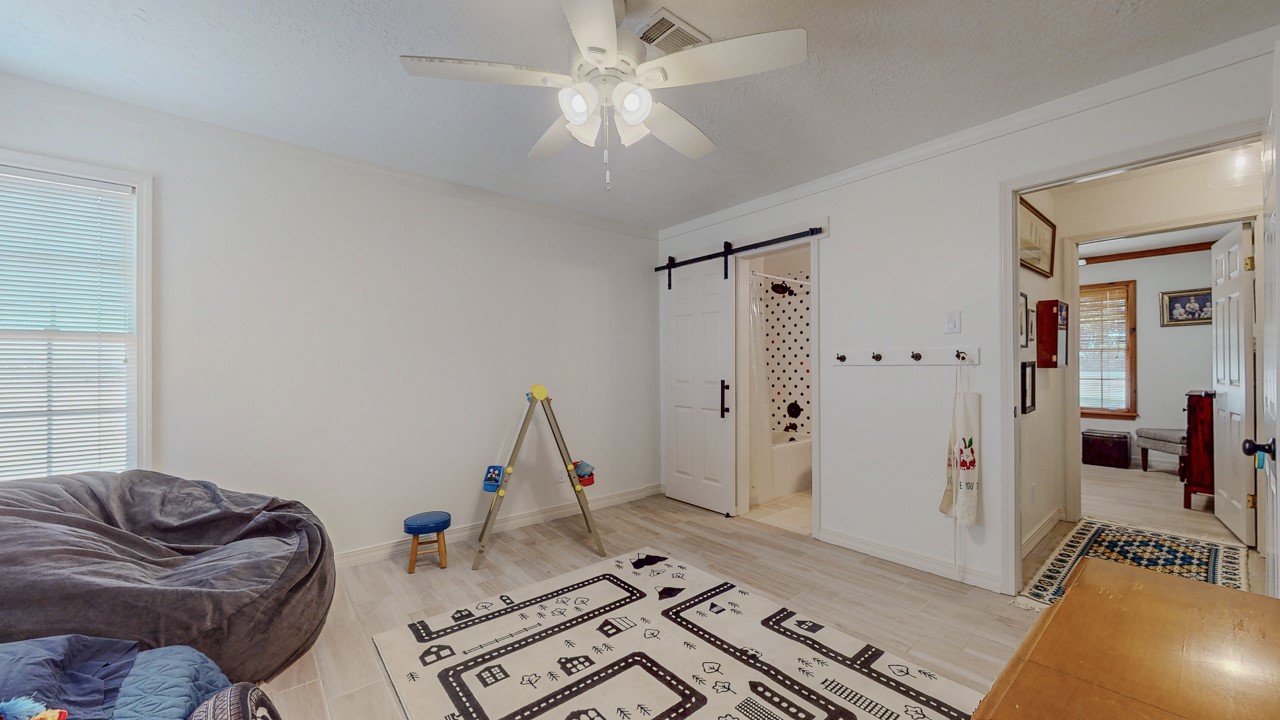 901 Casey Street Property Photo 31