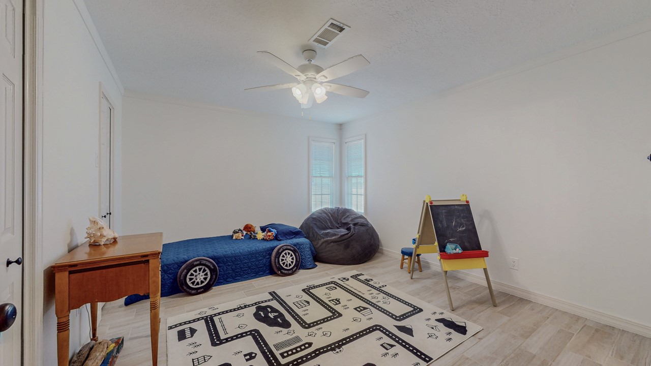 901 Casey Street Property Photo 32