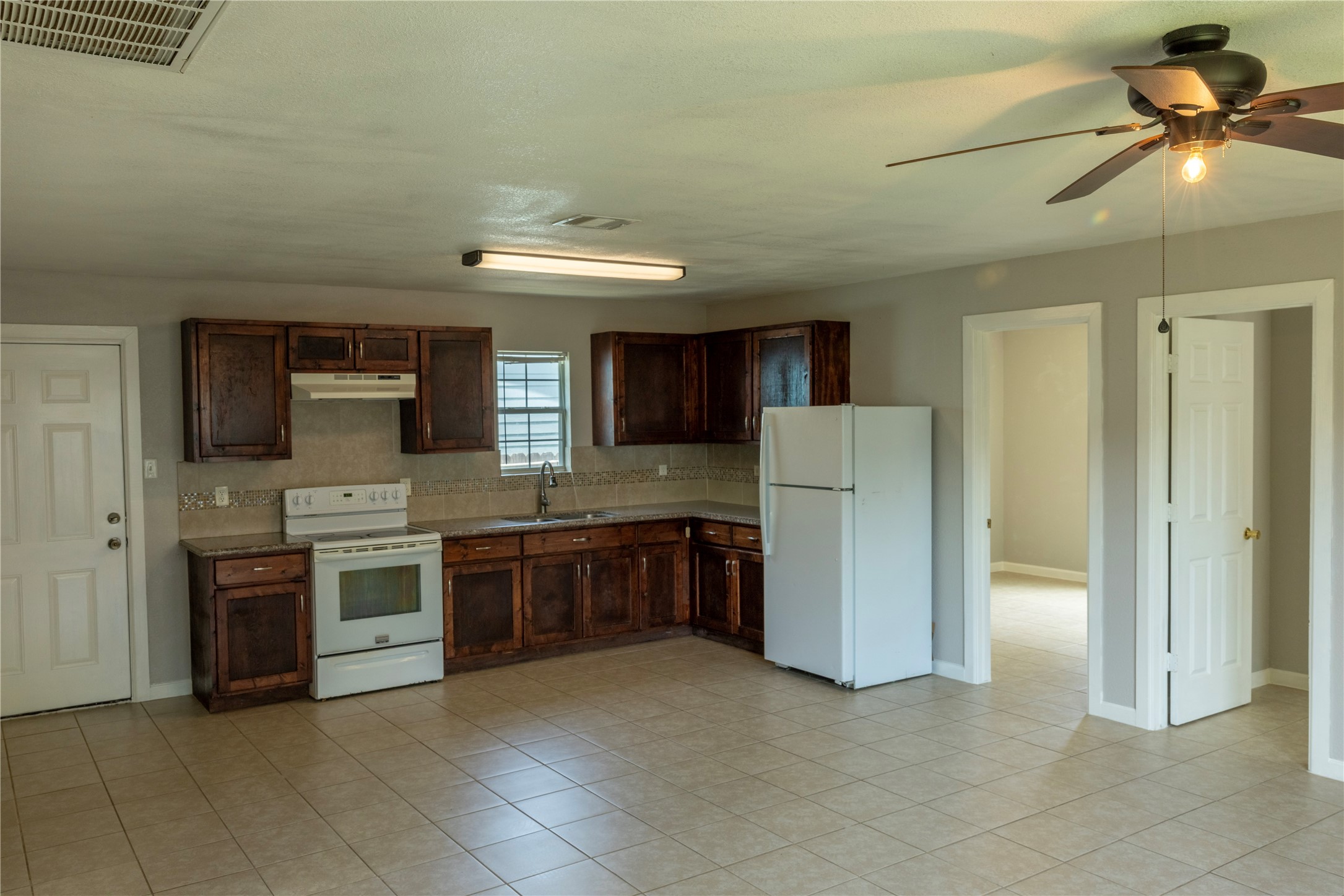 537 Cottontail Drive B Property Photo 3