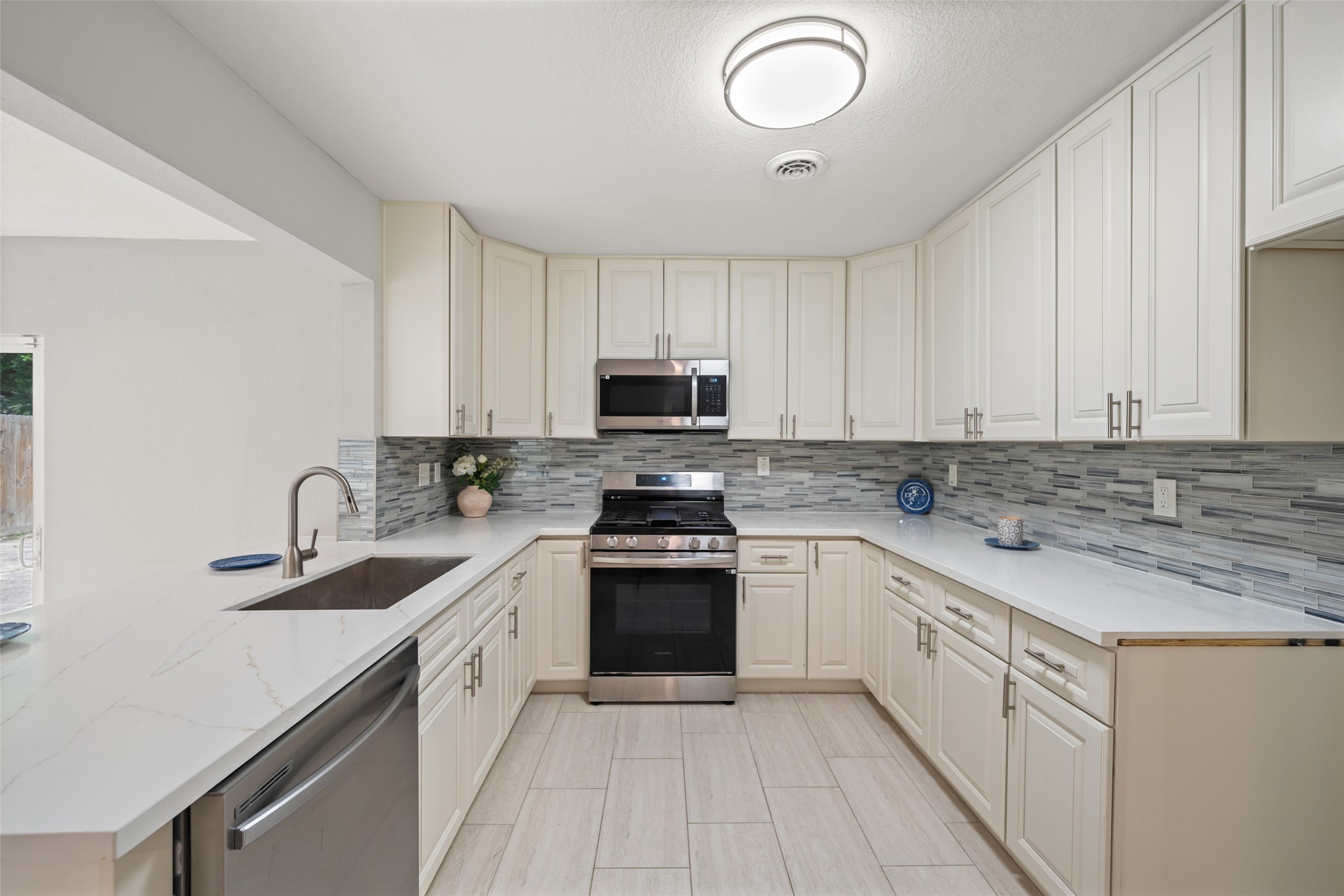 5755 Belvedere Street Property Photo 8