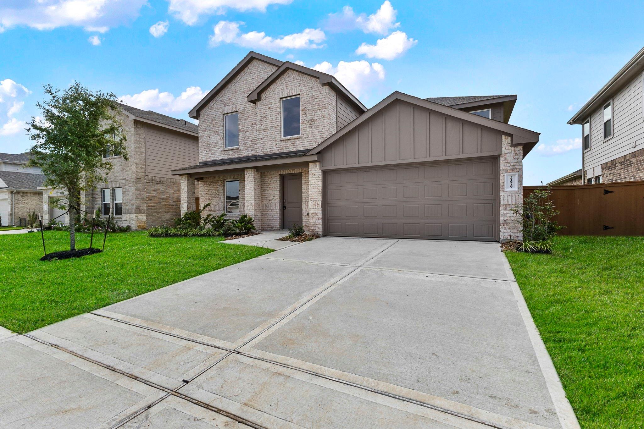 21919 Vernazza Bend Drive Property Photo 3