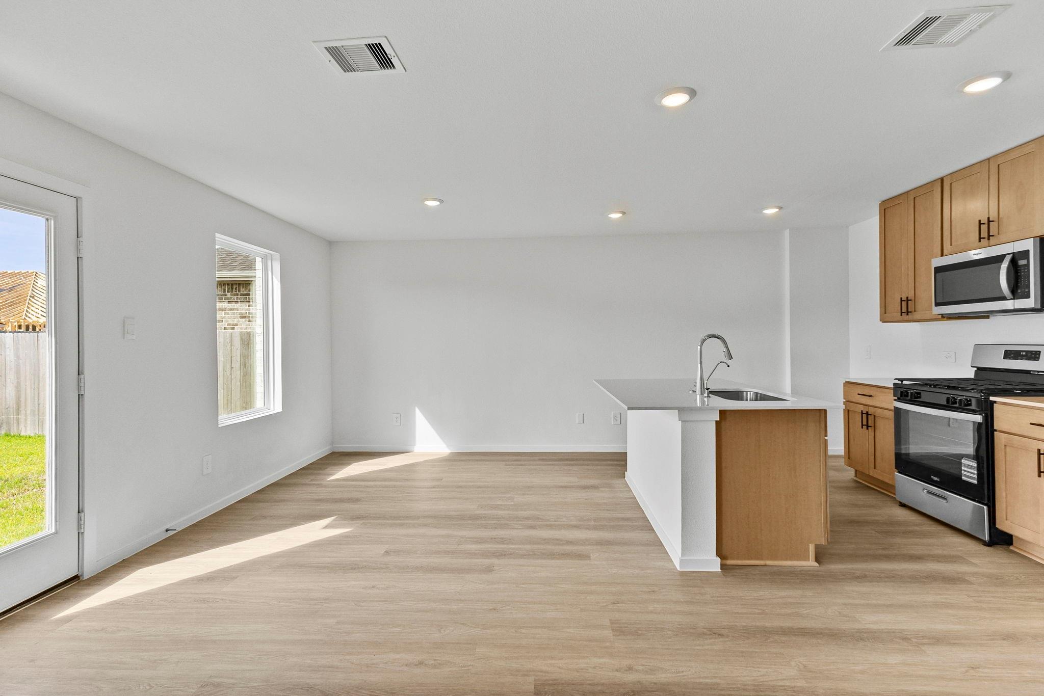 21919 Vernazza Bend Drive Property Photo 8