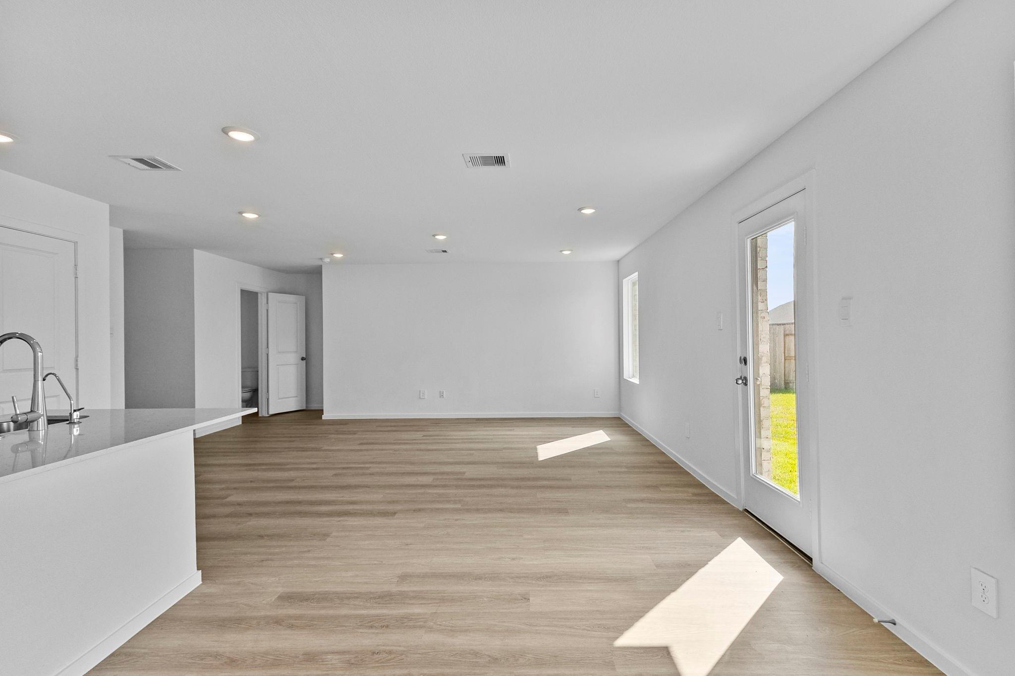 21919 Vernazza Bend Drive Property Photo 11