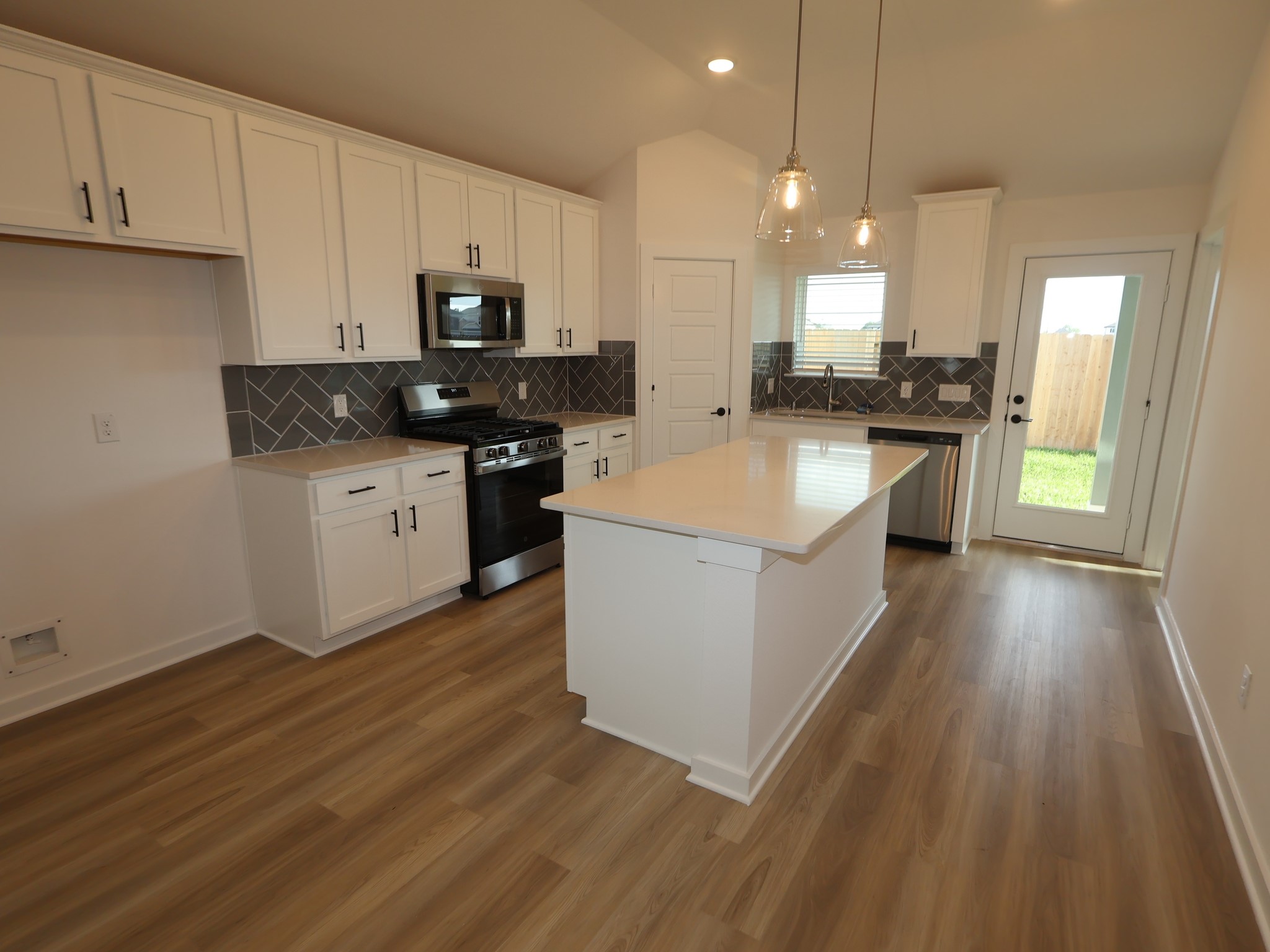 32535 Midsummer Drive Property Photo 2