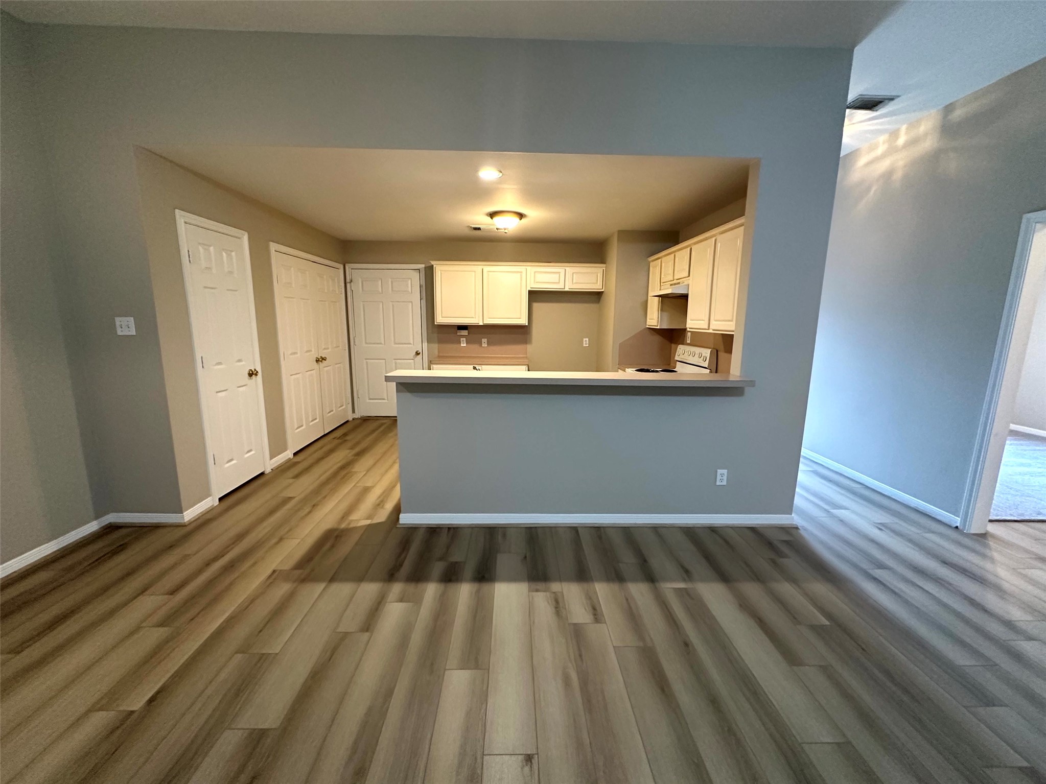 227 Cool Cove Property Photo 4