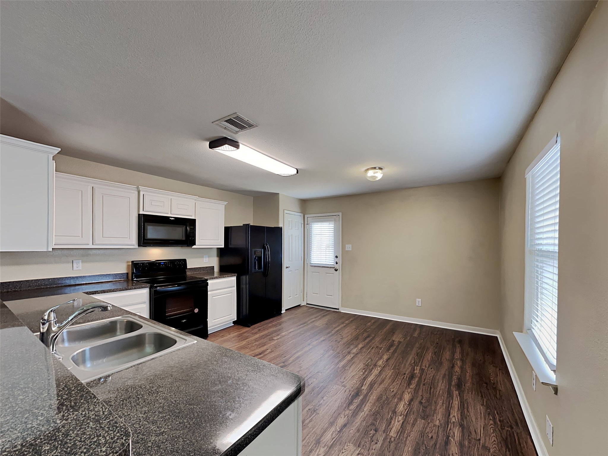 4615 Snowdrop Court Property Photo 2